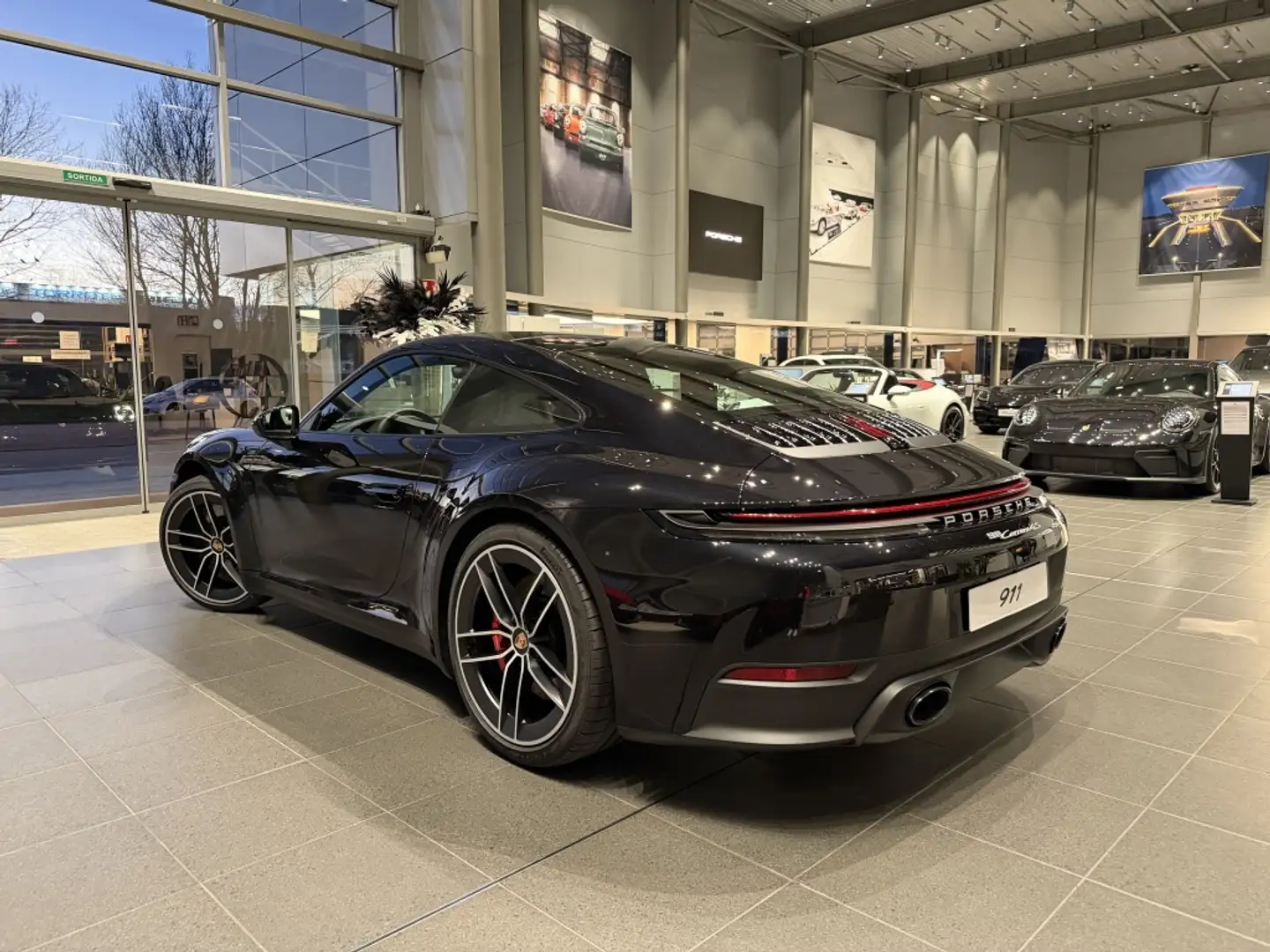 Porsche 911 Carrera 4S Schwarz - 2