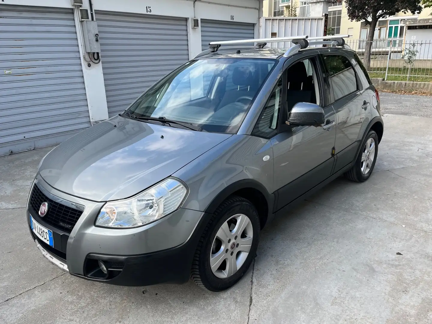 Fiat Sedici 1.9 MJT 4x4 Experience GANCIO TRAINO Gris - 1