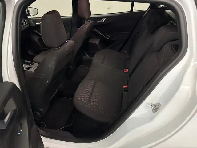 Ford Focus view 10