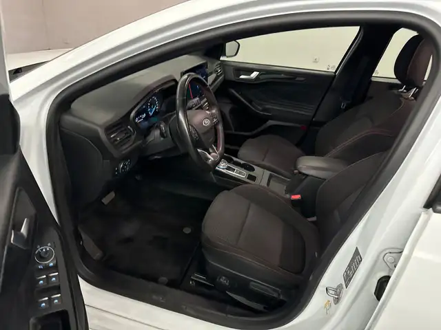 Ford Focus view 6