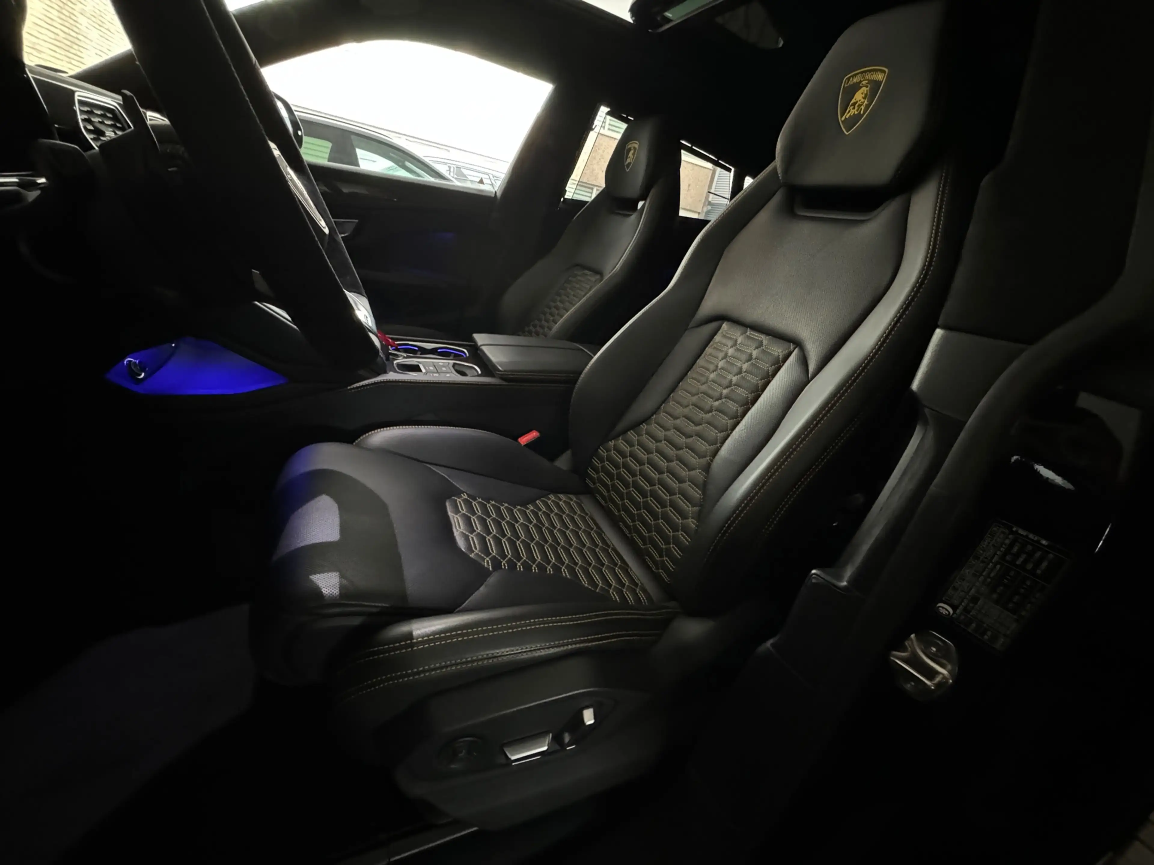 Lamborghini Urus 4.0 V8 Pano|Carbon|B&O 3D|Massage|Memory — photo 4