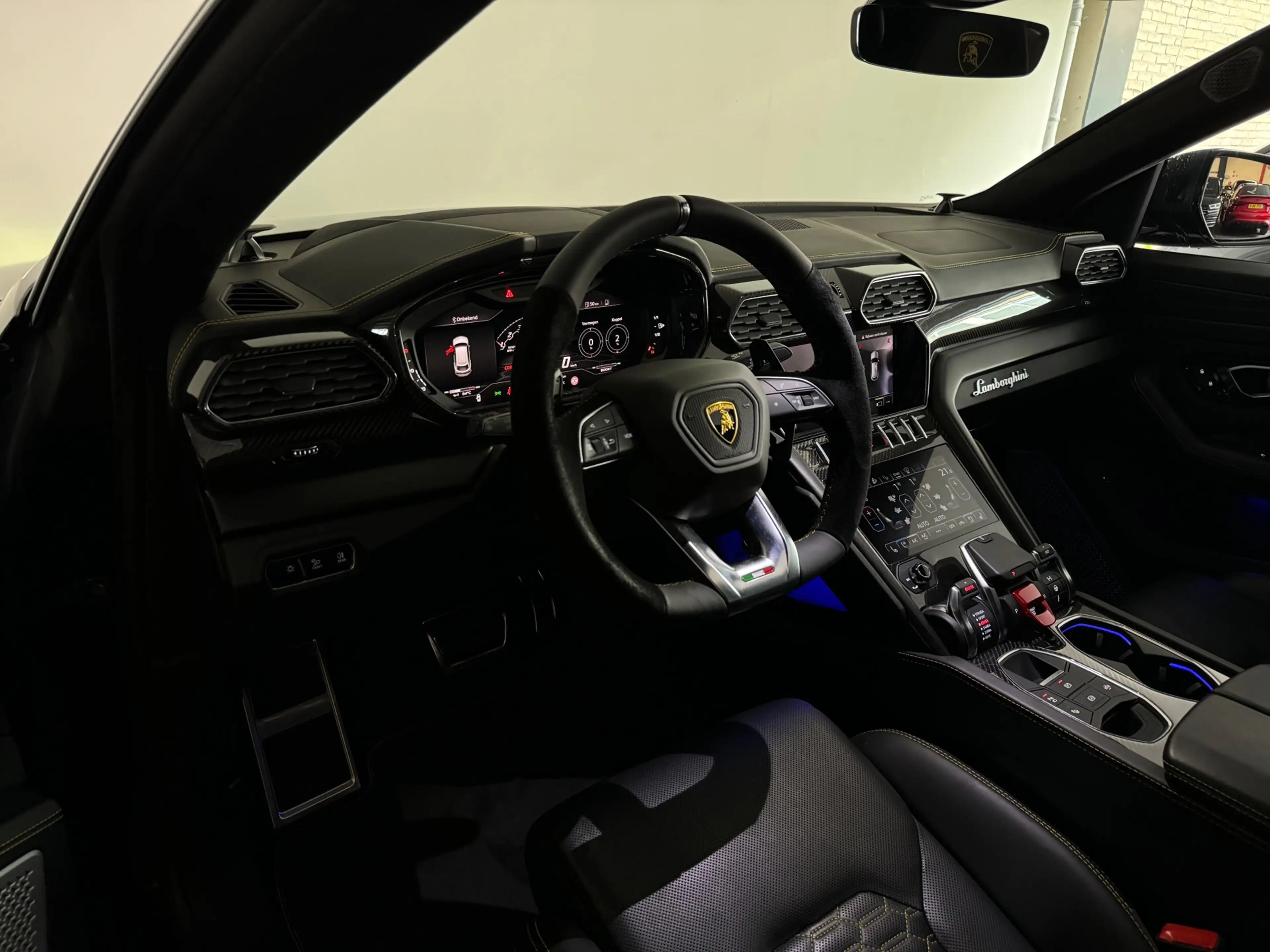 Lamborghini Urus 4.0 V8 Pano|Carbon|B&O 3D|Massage|Memory — photo 3