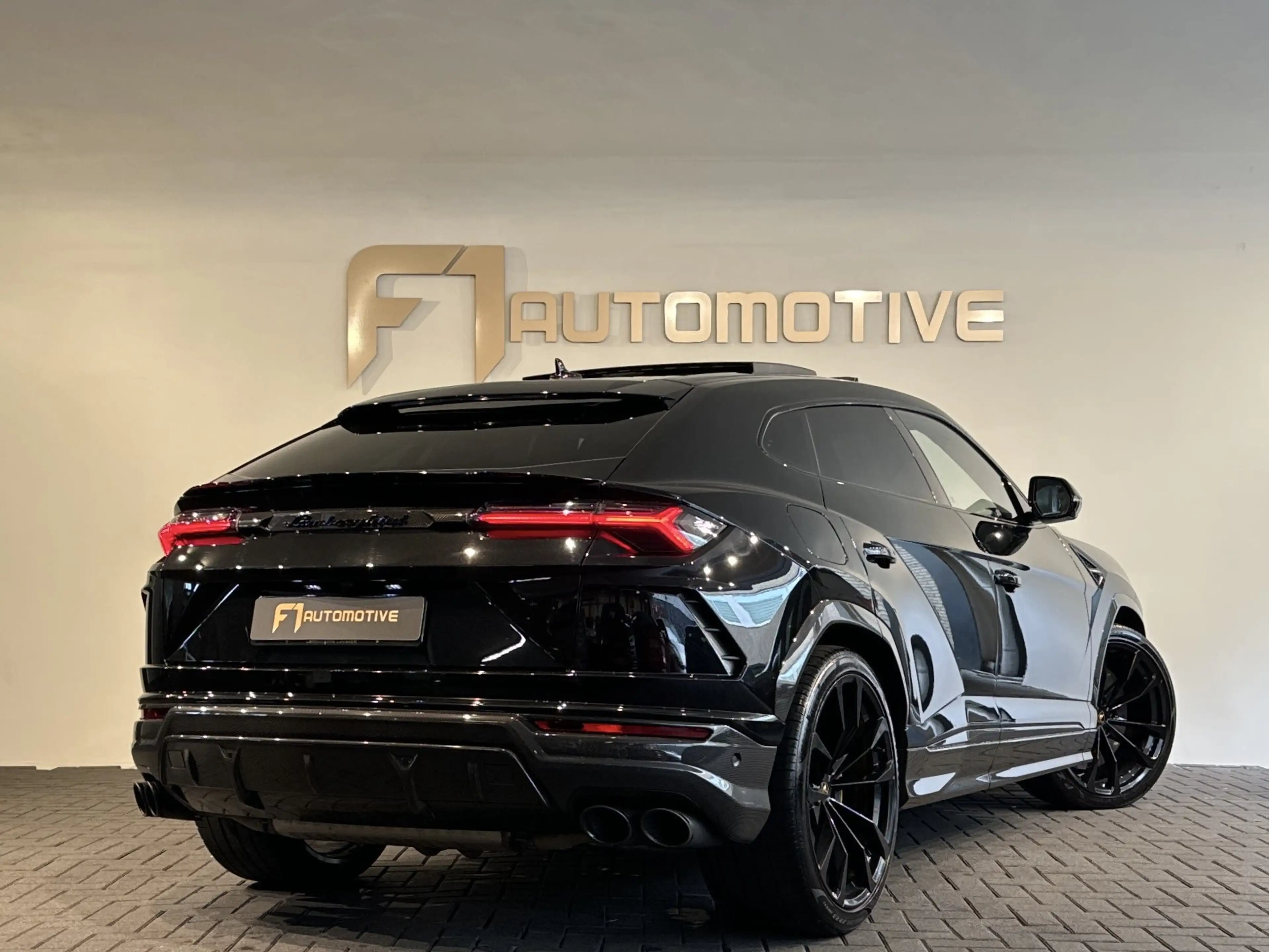 Lamborghini Urus 4.0 V8 Pano|Carbon|B&O 3D|Massage|Memory — photo 2