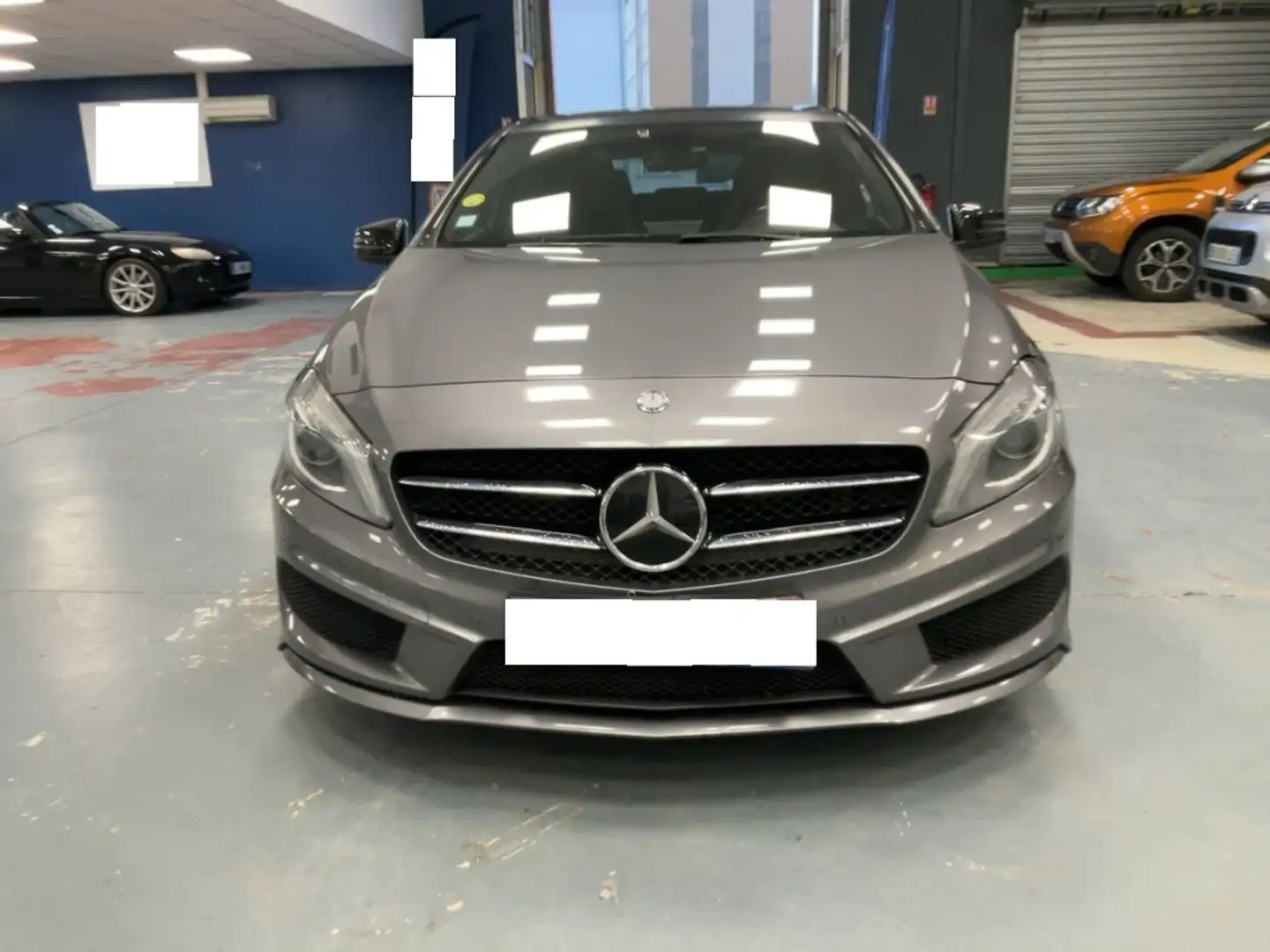 Mercedes-Benz A 200 200CDI BE AMG Line 7G-DCT Grau - 1