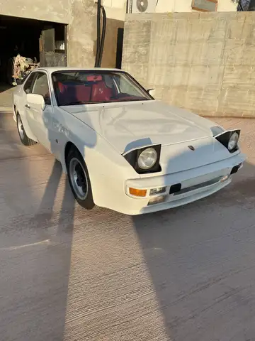 Porsche 944