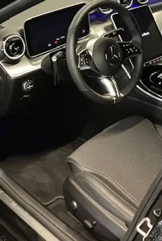 Mercedes-Benz C-Class view 4