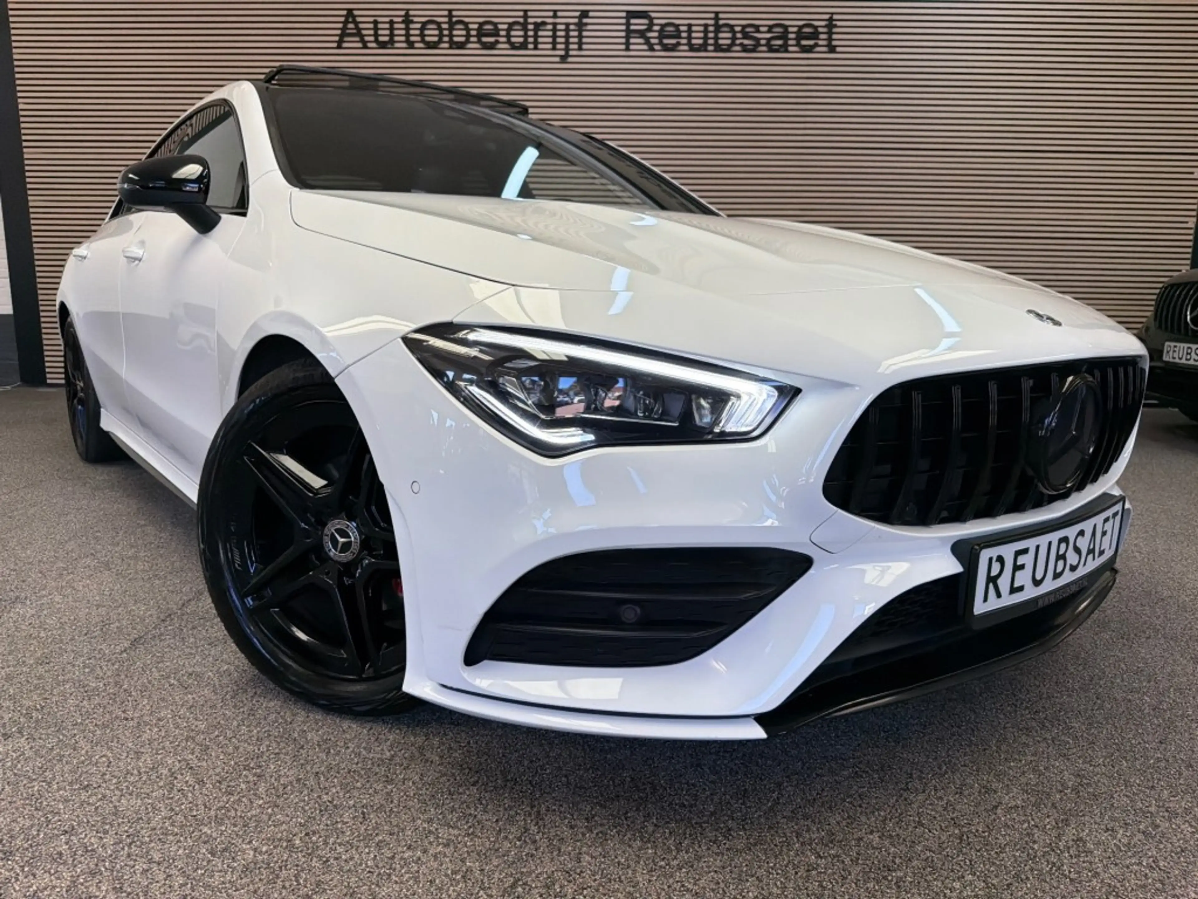 Mercedes-Benz CLA 180 180 Business AMG Panodak Sfeer Clima Carplay Stoel