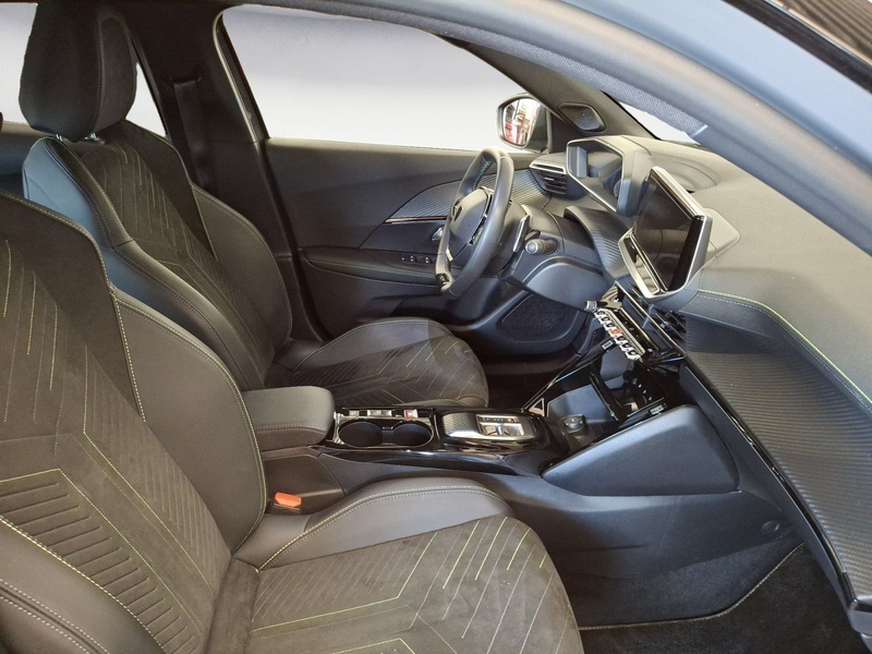 Peugeot 2008 PureTech 130 EAT8 GT Navi LED Scheinwerfer — photo 6
