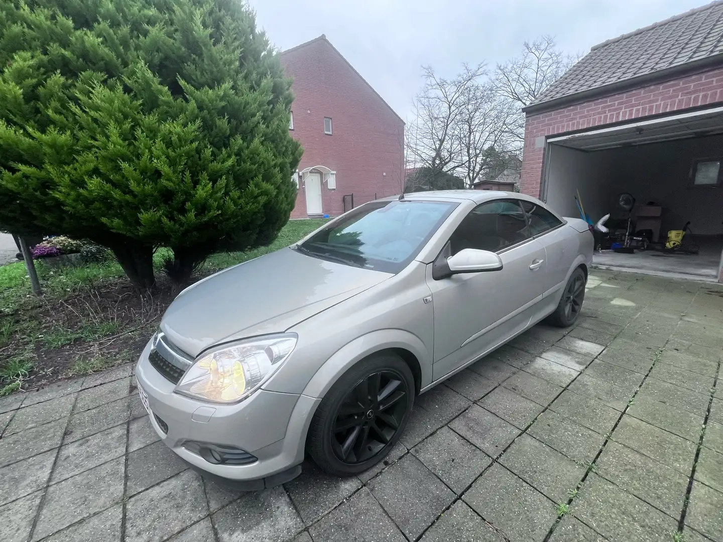 Opel Astra Twin Top 1.6 Cosmo Brons - 1