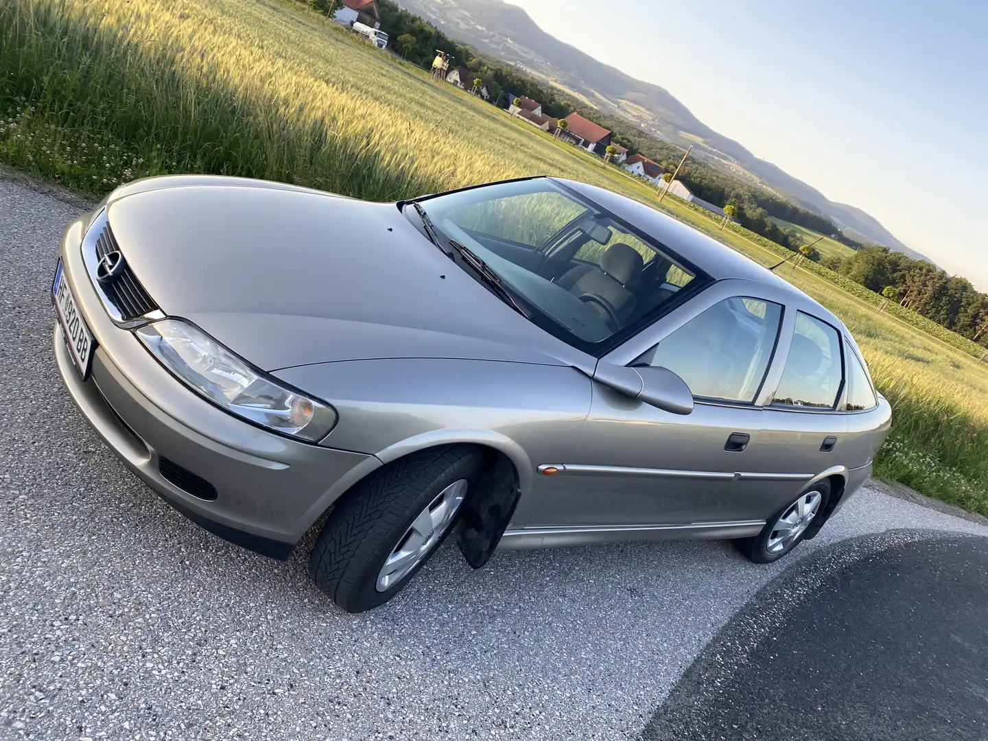 Opel Vectra Vectra 2,0 DI 16V Ds. Silber - 1