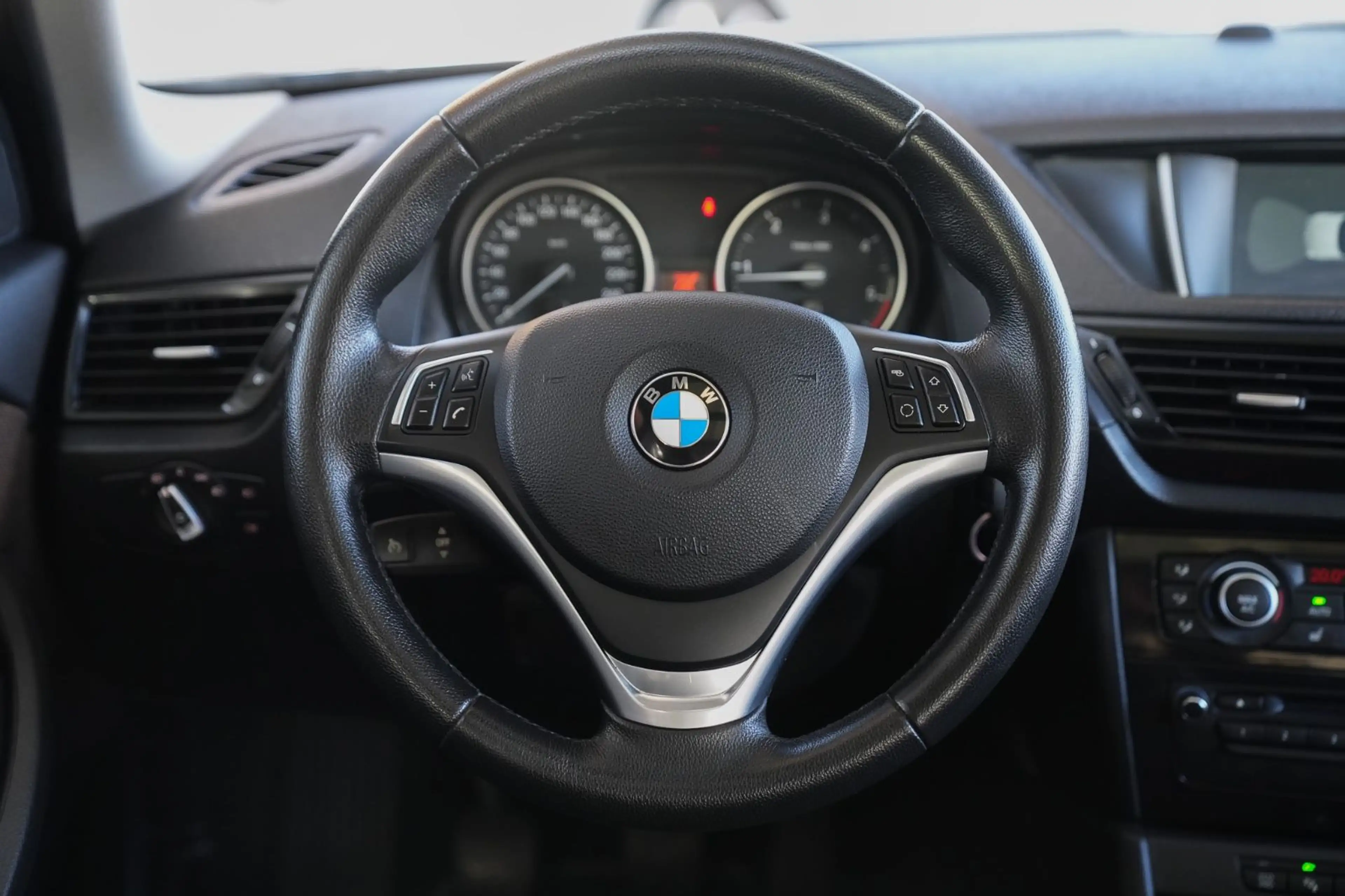 BMW X1 xDrive 20 d *SHZ/Klimaaut./AHK* — photo 12