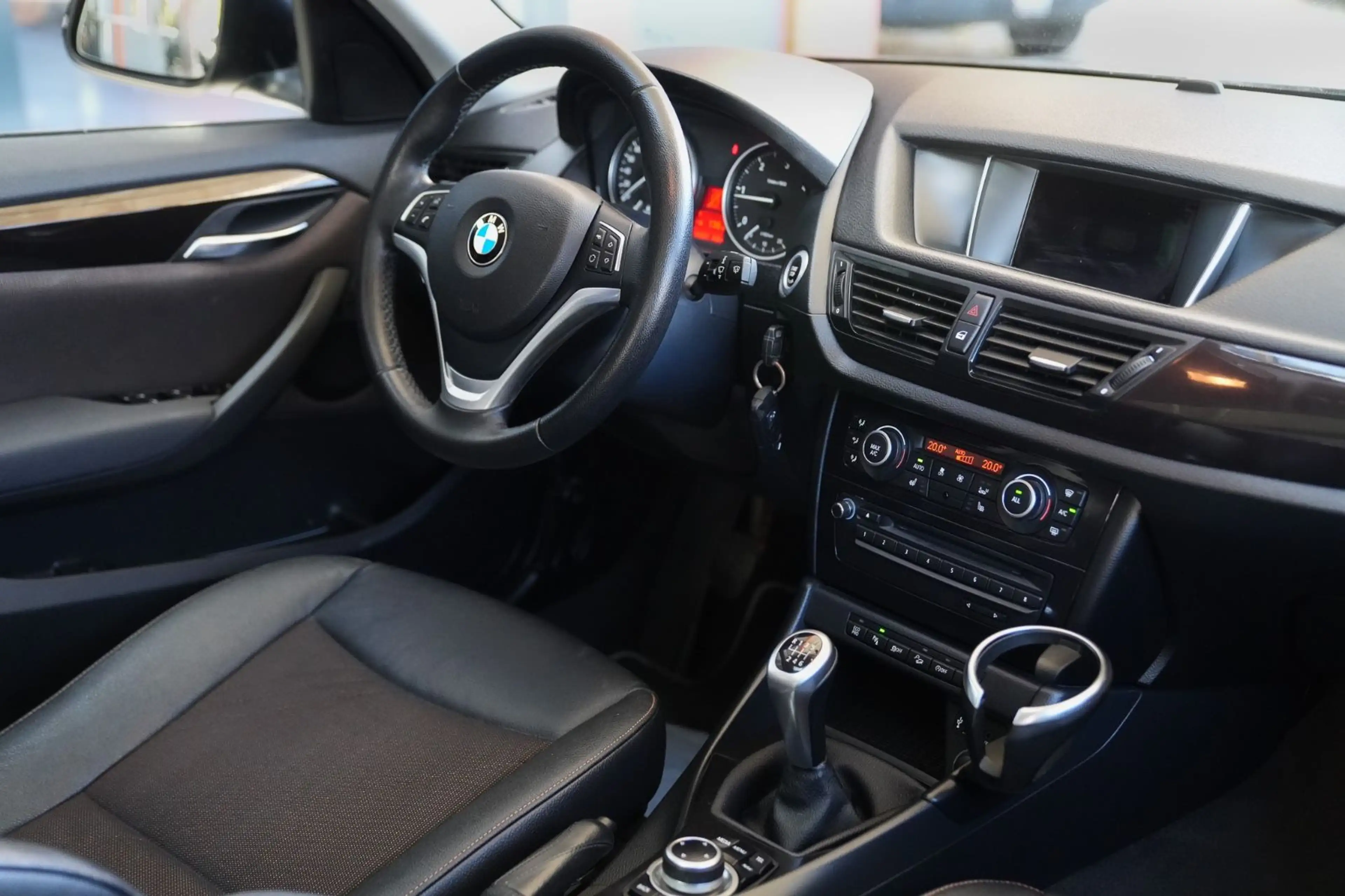 BMW X1 xDrive 20 d *SHZ/Klimaaut./AHK* — photo 10