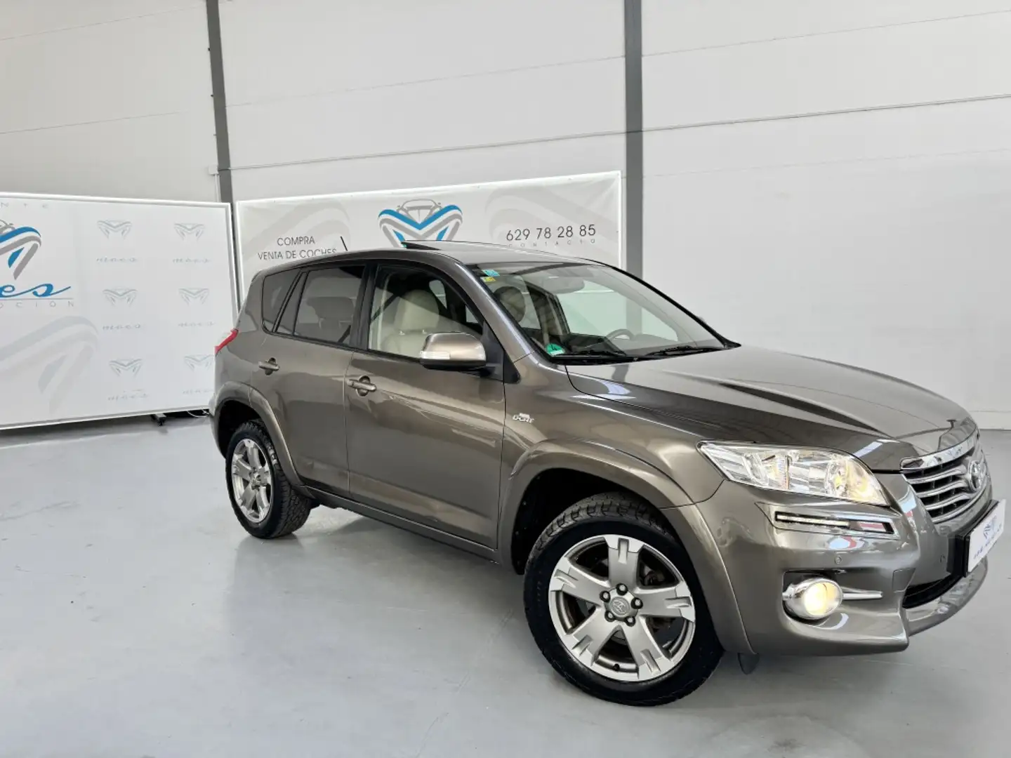 Toyota RAV 4 2.2D-CAT Executive Cross Sport Aut. Brun - 1