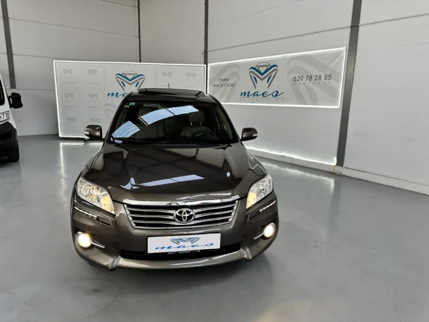 Toyota RAV 4 2.2D-CAT Executive Cross Sport Aut. Brun - 2