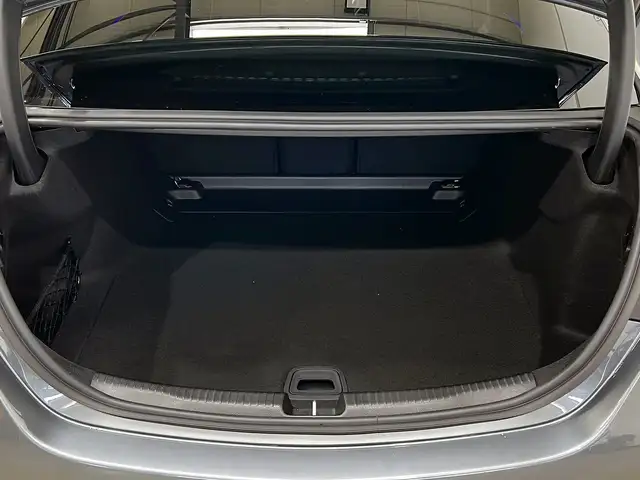Mercedes-Benz 220 view 6