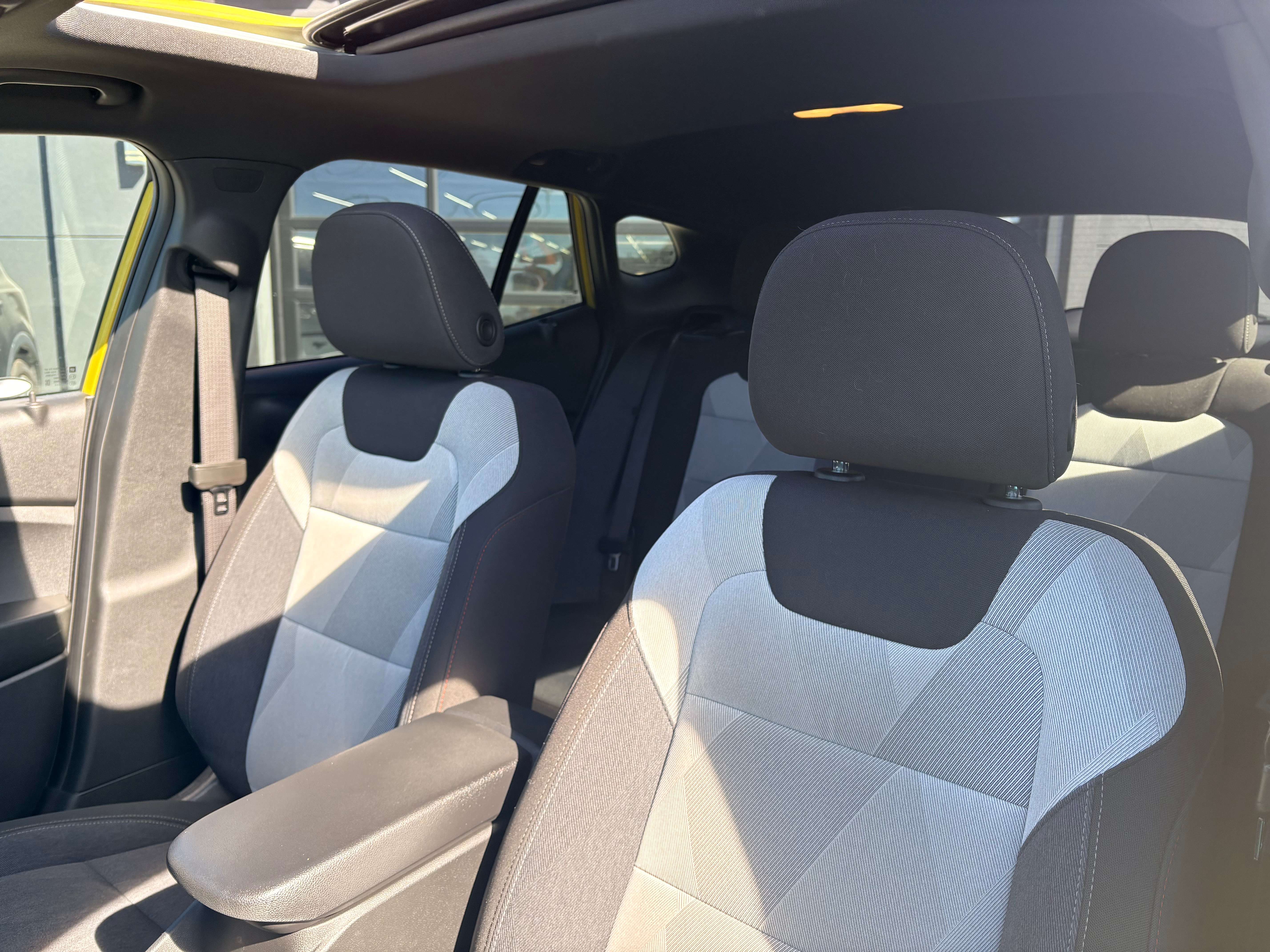 2024 Chevrolet Trax 1RS Sunroof Back Up Camera photo 2