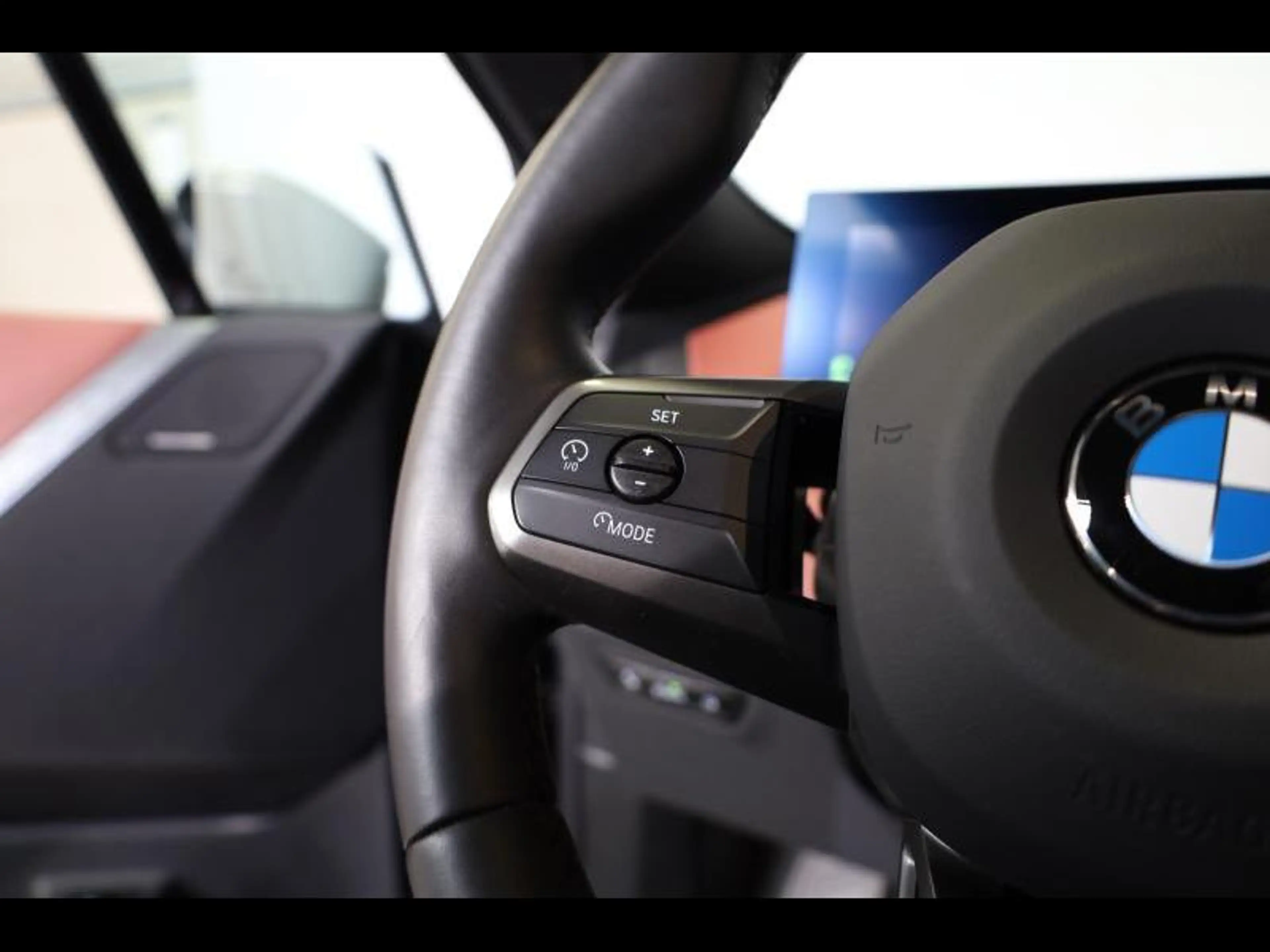 BMW iX xDrive60 Kit M Sport — photo 13