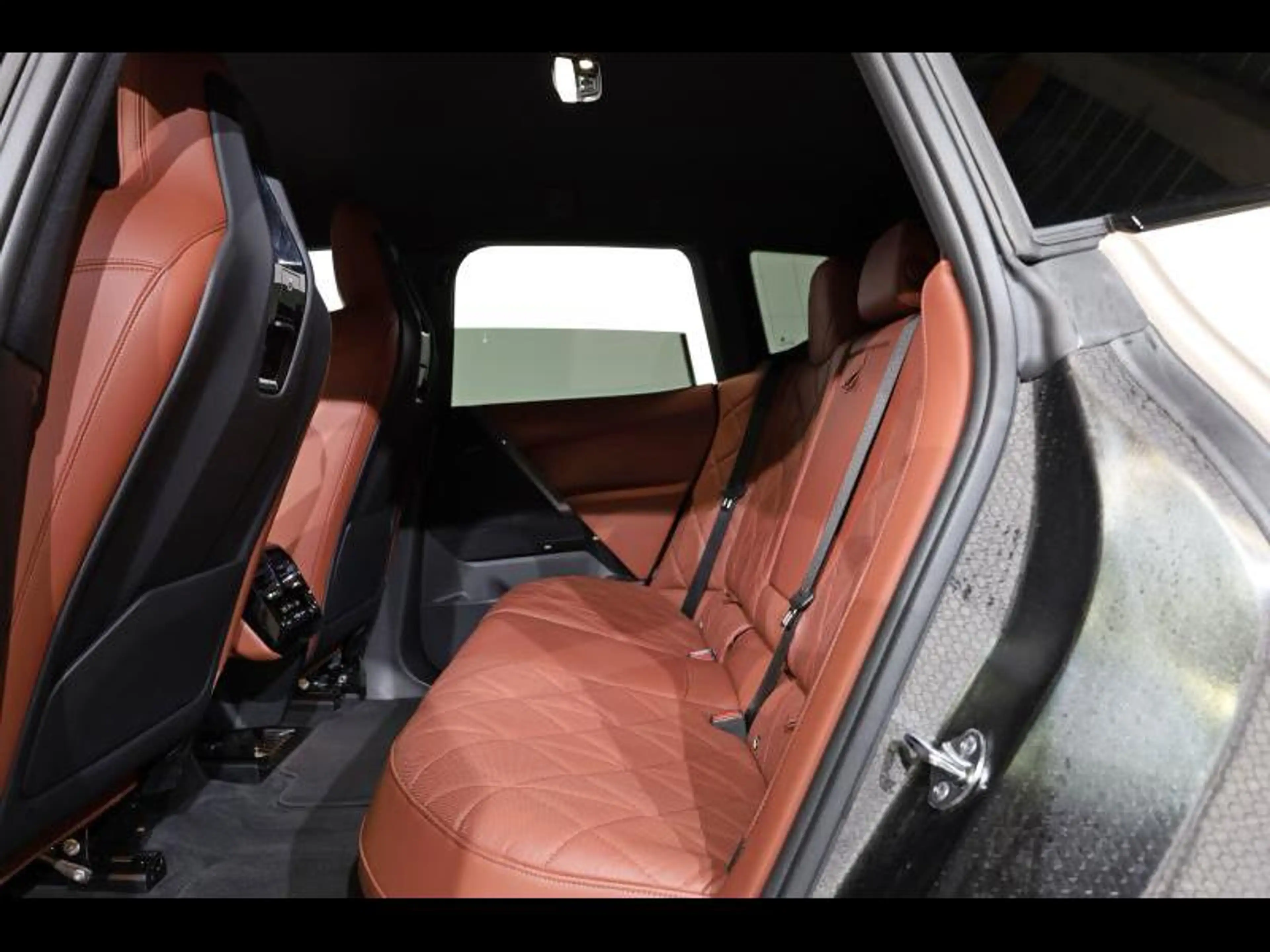 BMW iX xDrive60 Kit M Sport — photo 10