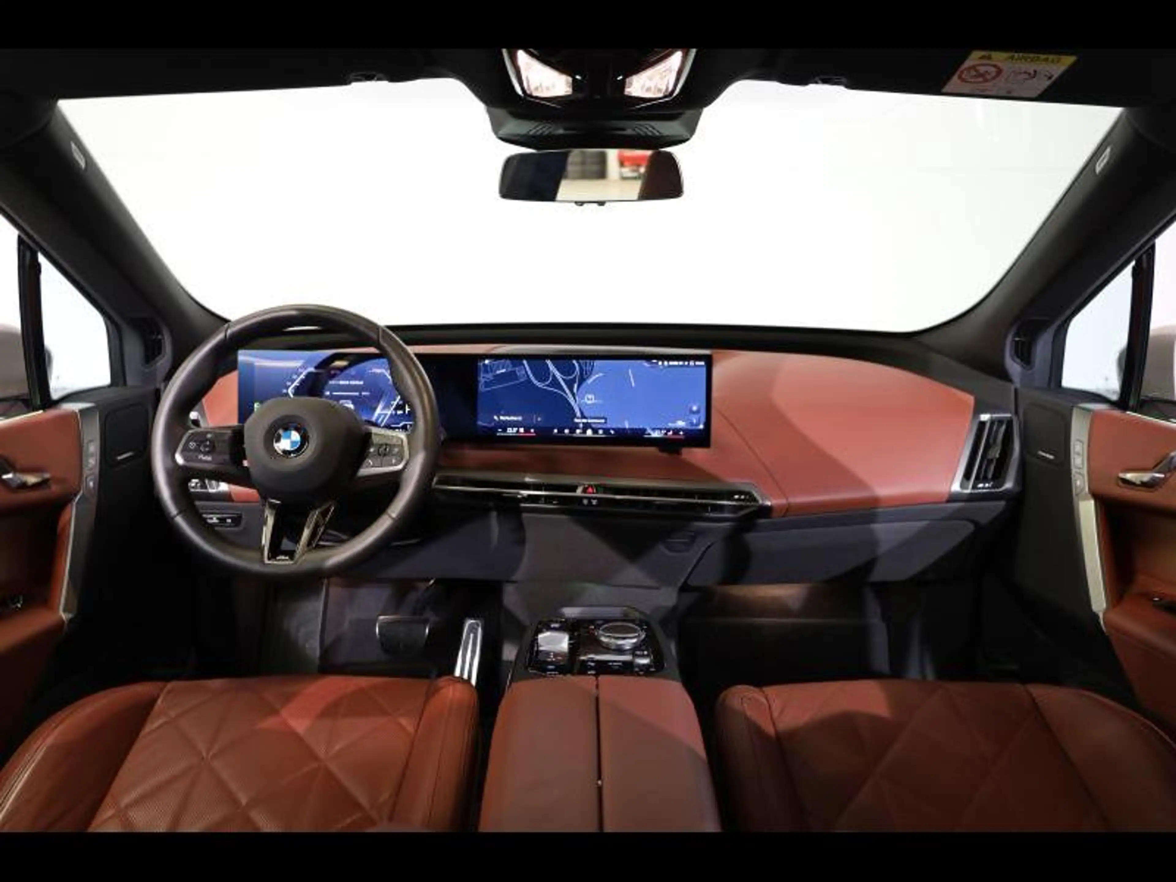 BMW iX xDrive60 Kit M Sport — photo 7