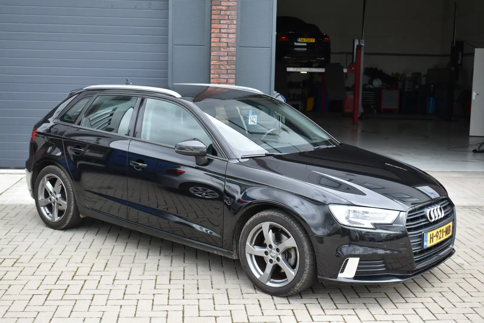 Audi A3 Sportback 30 TDI Design Pro Line Plus Zwart - 1