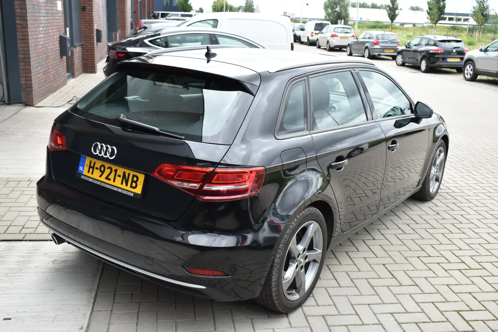 Audi A3 Sportback 30 TDI Design Pro Line Plus Zwart - 2