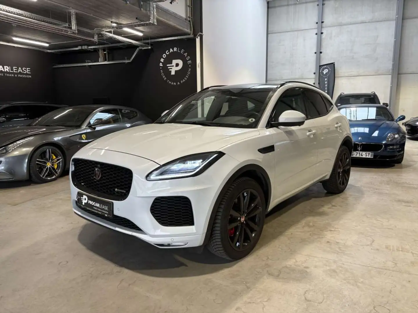 Jaguar E-Pace P240 R-Dynamic HSE AWD / MERIDIAN / PANORAMA / Wit - 1