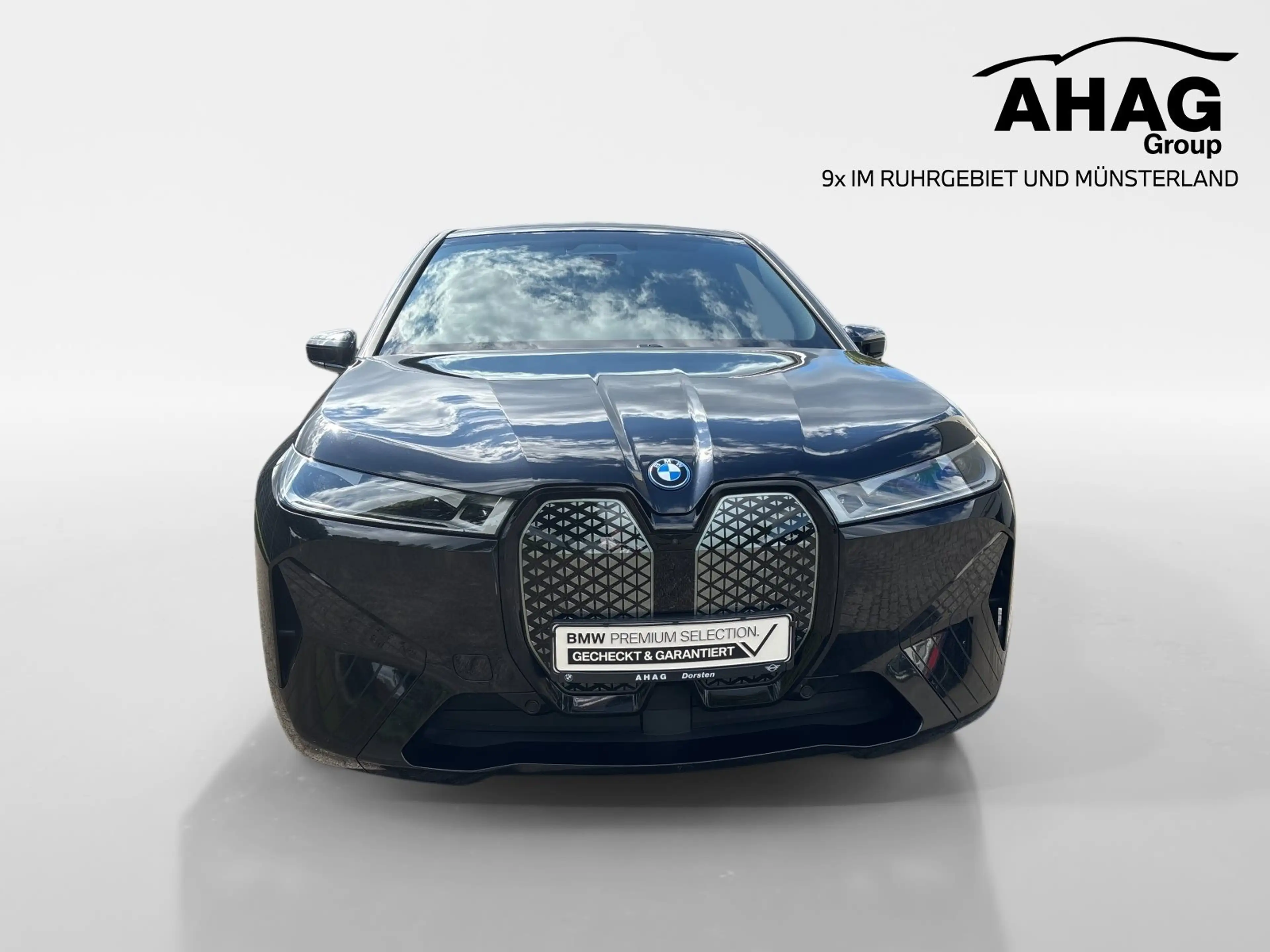 BMW iX xDrive40 — photo 2
