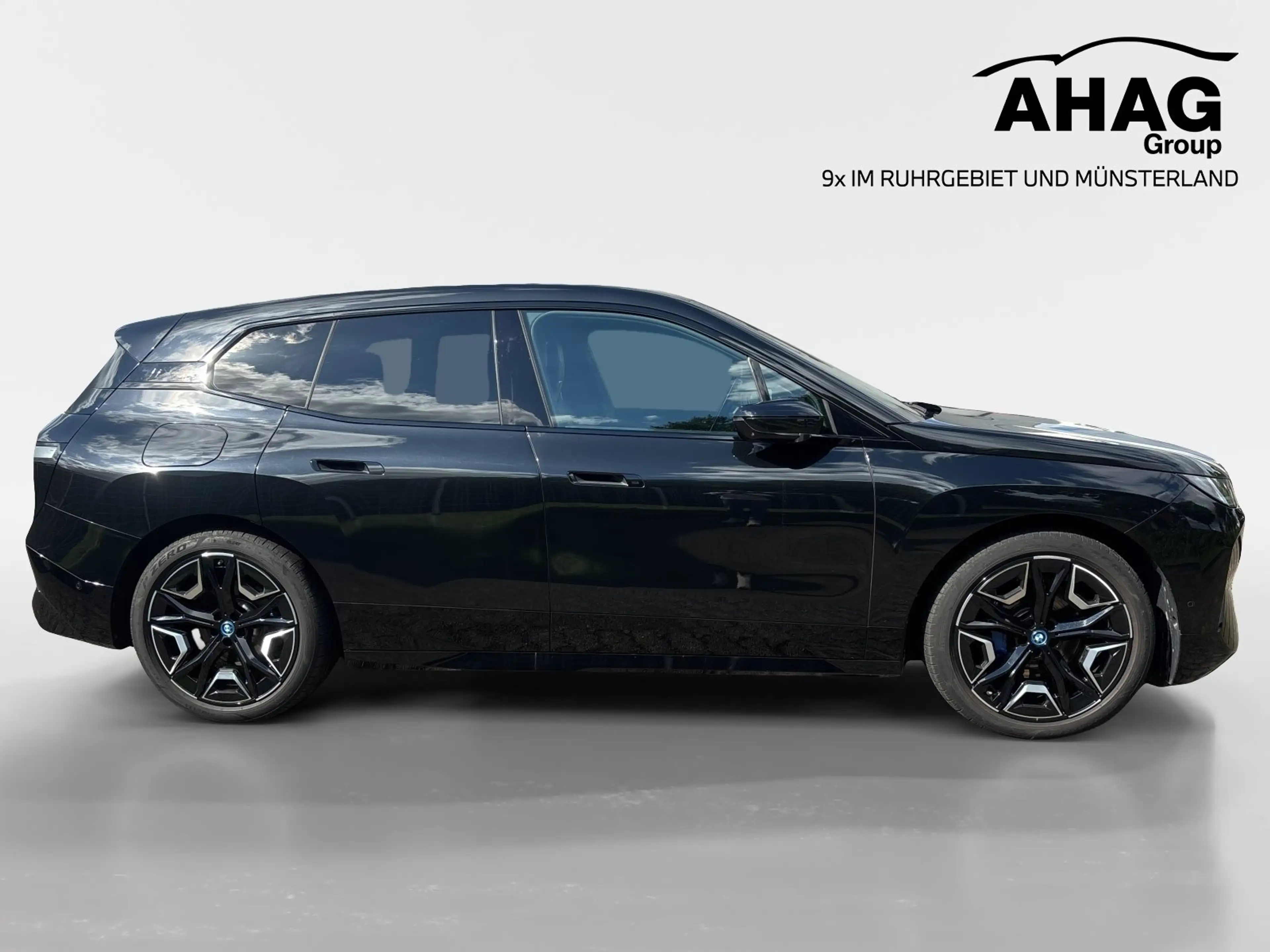 BMW iX xDrive40 — photo 3