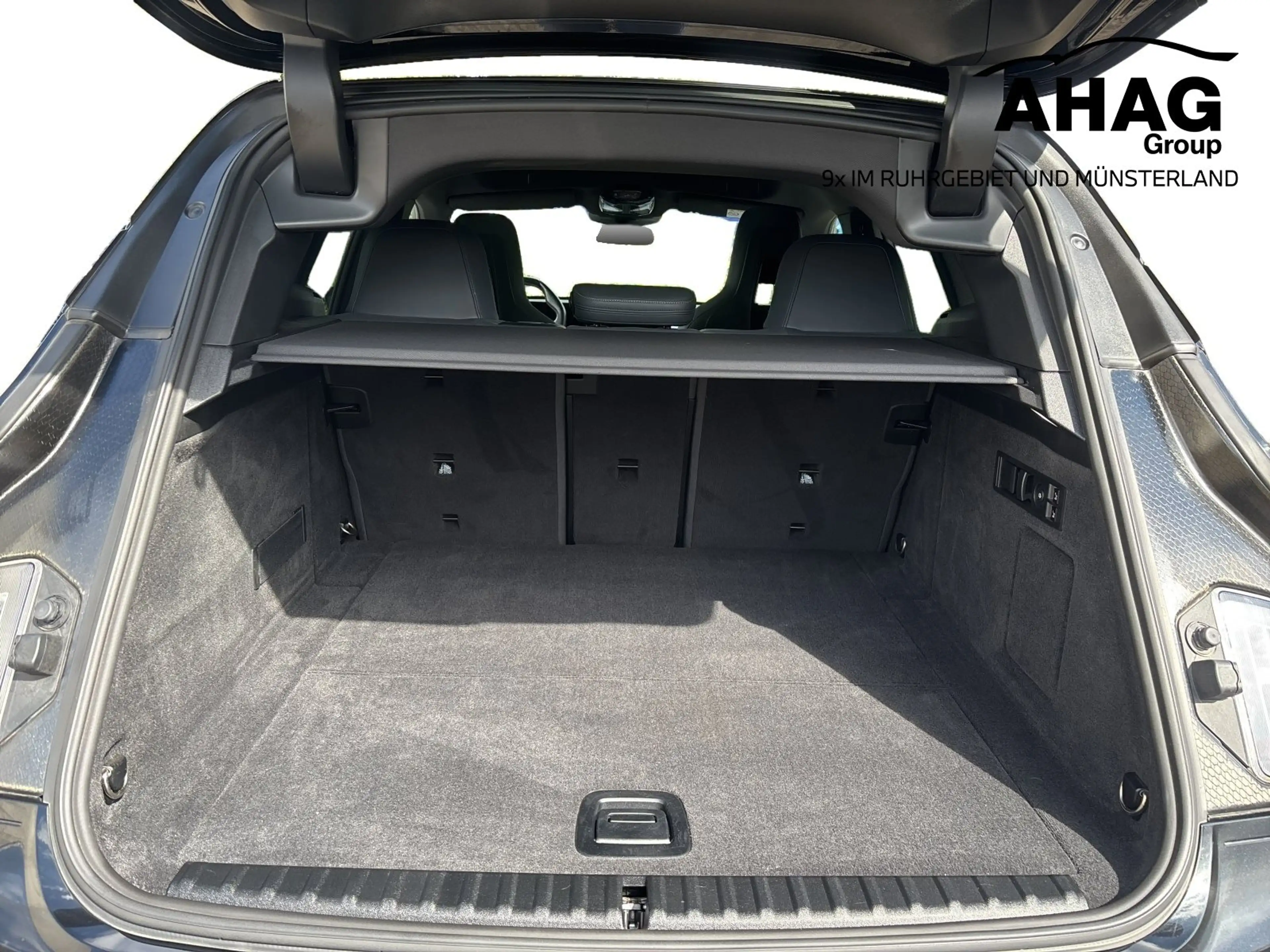 BMW iX xDrive40 — photo 11