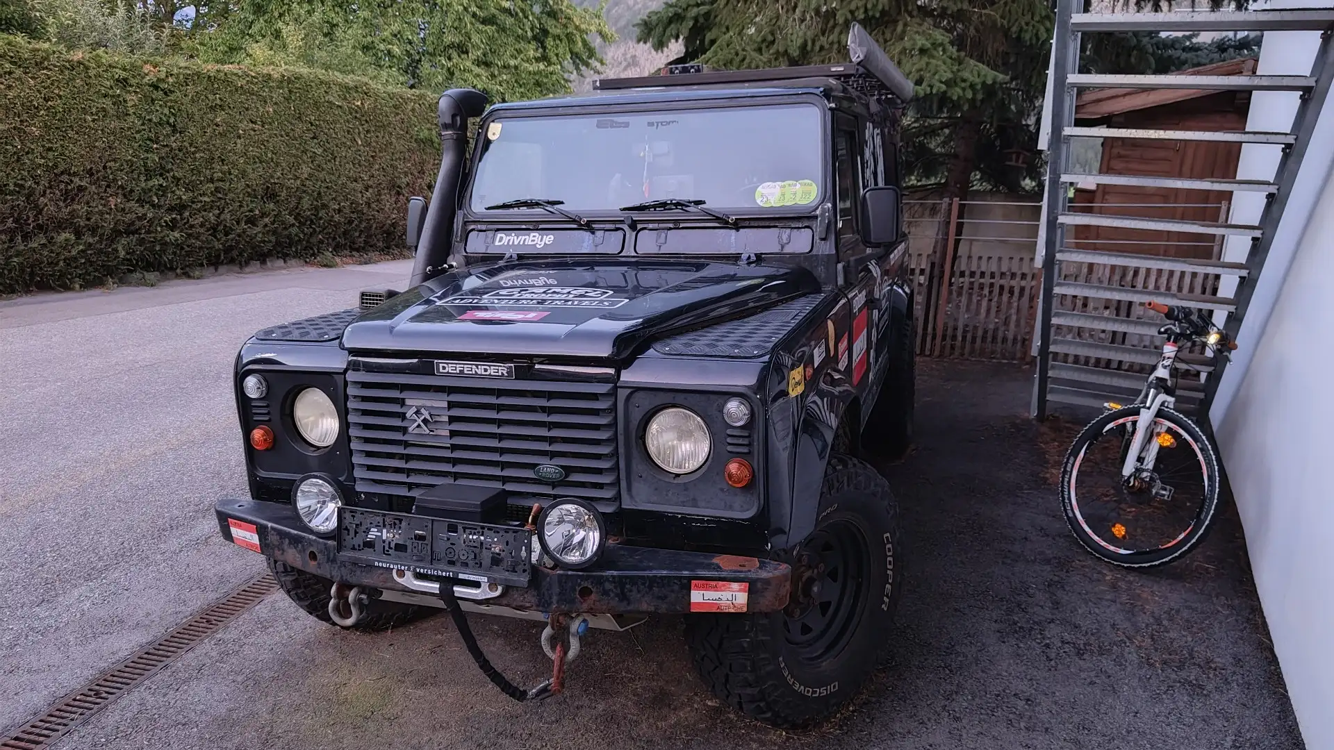 Land Rover Defender 110" Station Wagon 2,5 Td5 Schwarz - 1