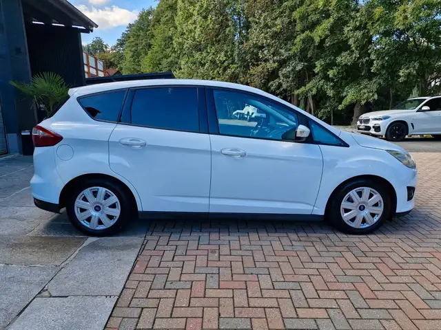 Ford C-Max view 4