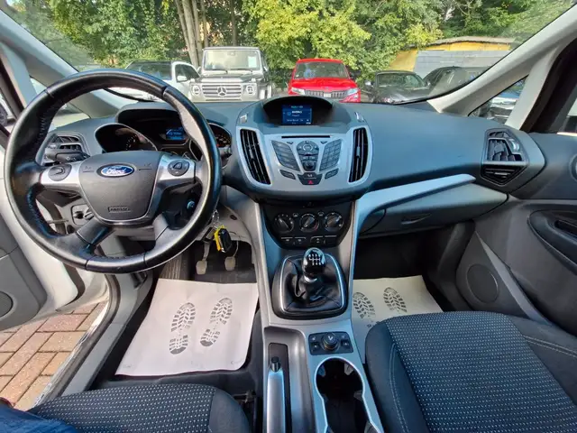 Ford C-Max view 11