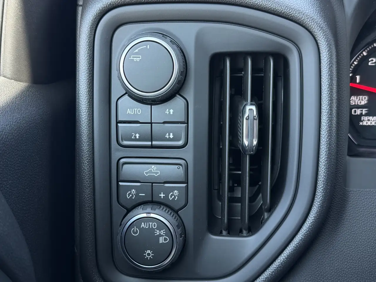 Chevrolet Silverado 1500 снимка Chevrolet Silverado 1500