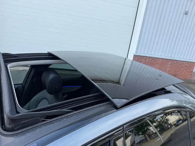 Mercedes-Benz C-Class view 11