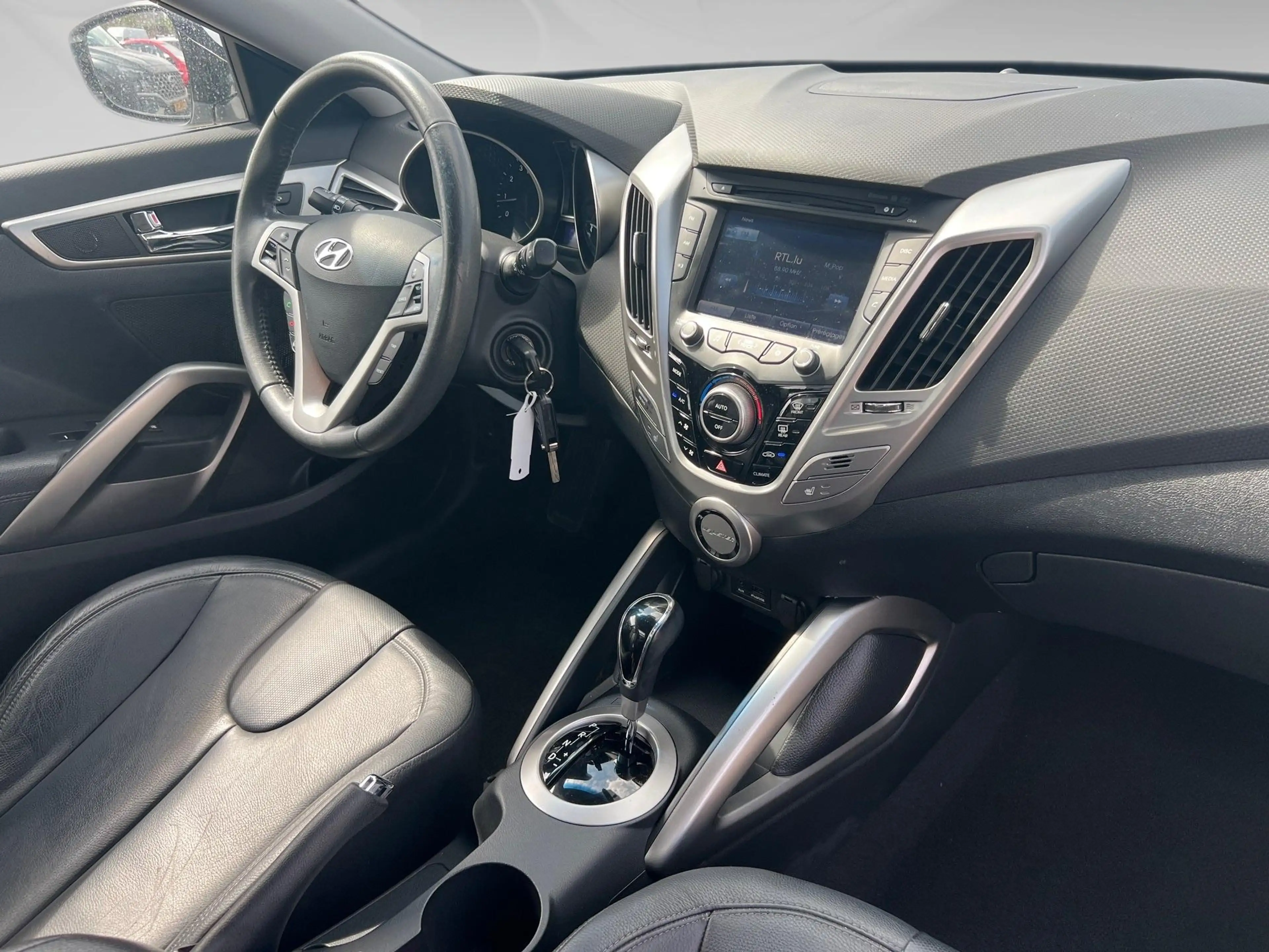 Hyundai VELOSTER 1.6 GDI 140 PACK PREMIUM DCT-6 — photo 11