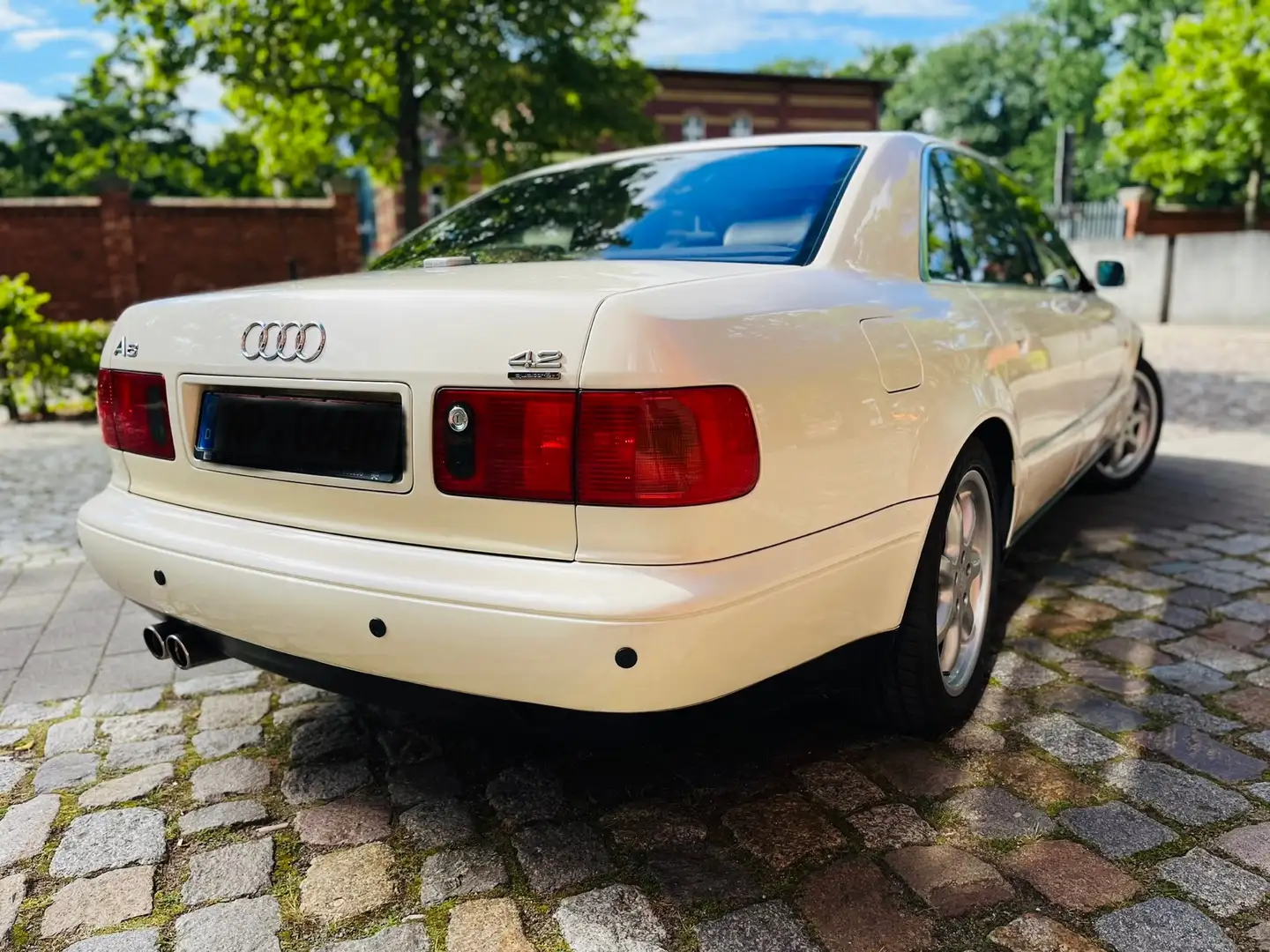 Audi A8 4.2 quattro 1.Hand Vollausstattung Weiß - 2