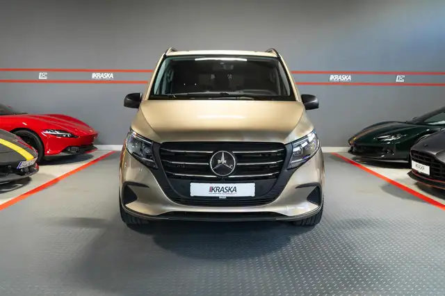 Mercedes-Benz Vito view 4