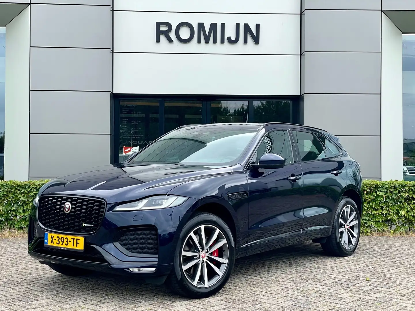 Jaguar F-Pace 2.0 P400e PHEV R-Dynamic SE PANORAMA HUD ELEC TREK Blauw - 1