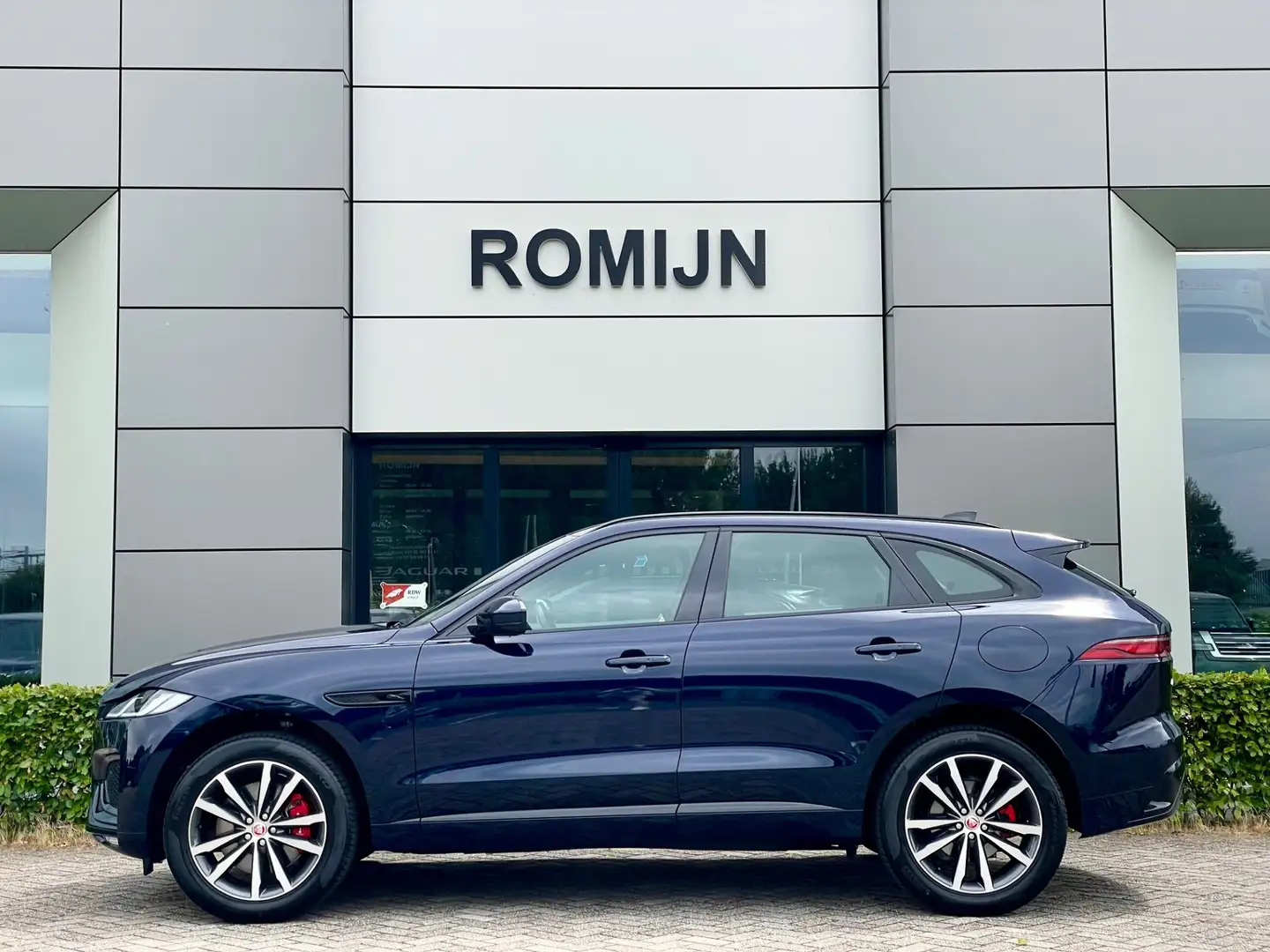 Jaguar F-Pace 2.0 P400e PHEV R-Dynamic SE PANORAMA HUD ELEC TREK Blauw - 2