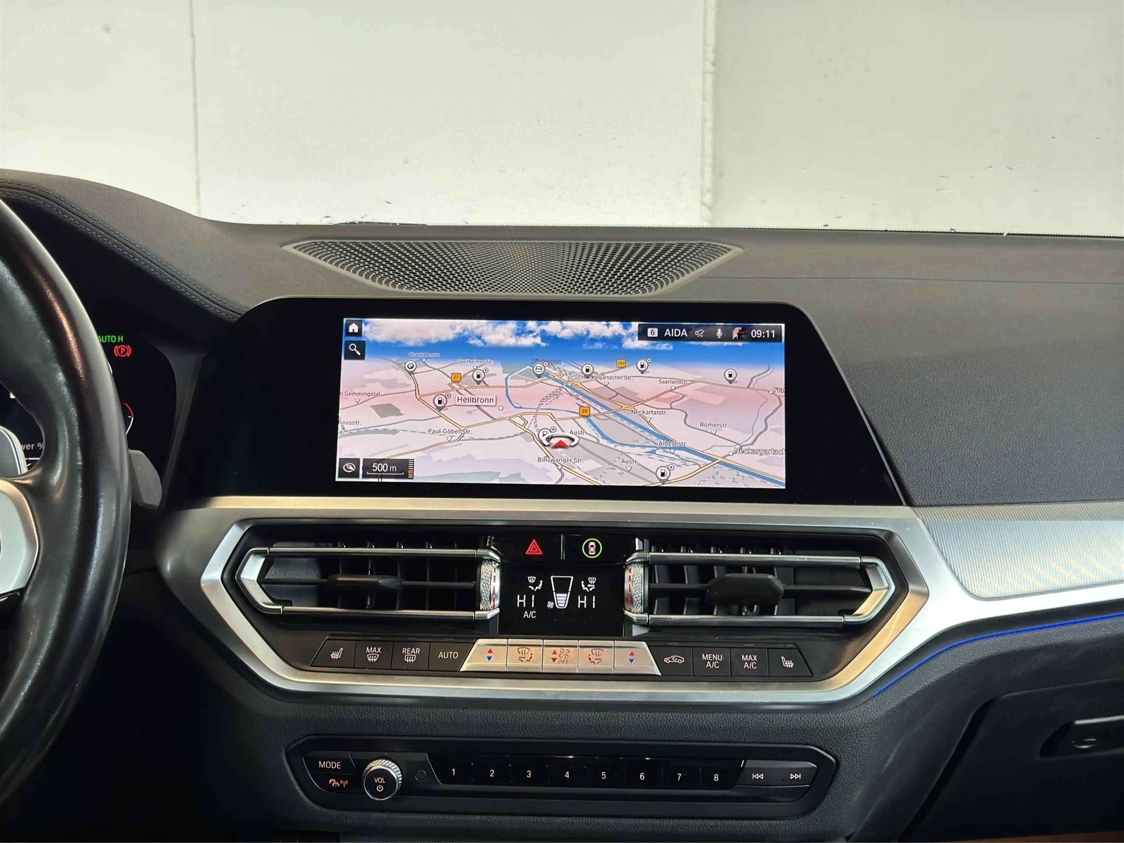 BMW M4 i xDrive Cabrio — photo 7