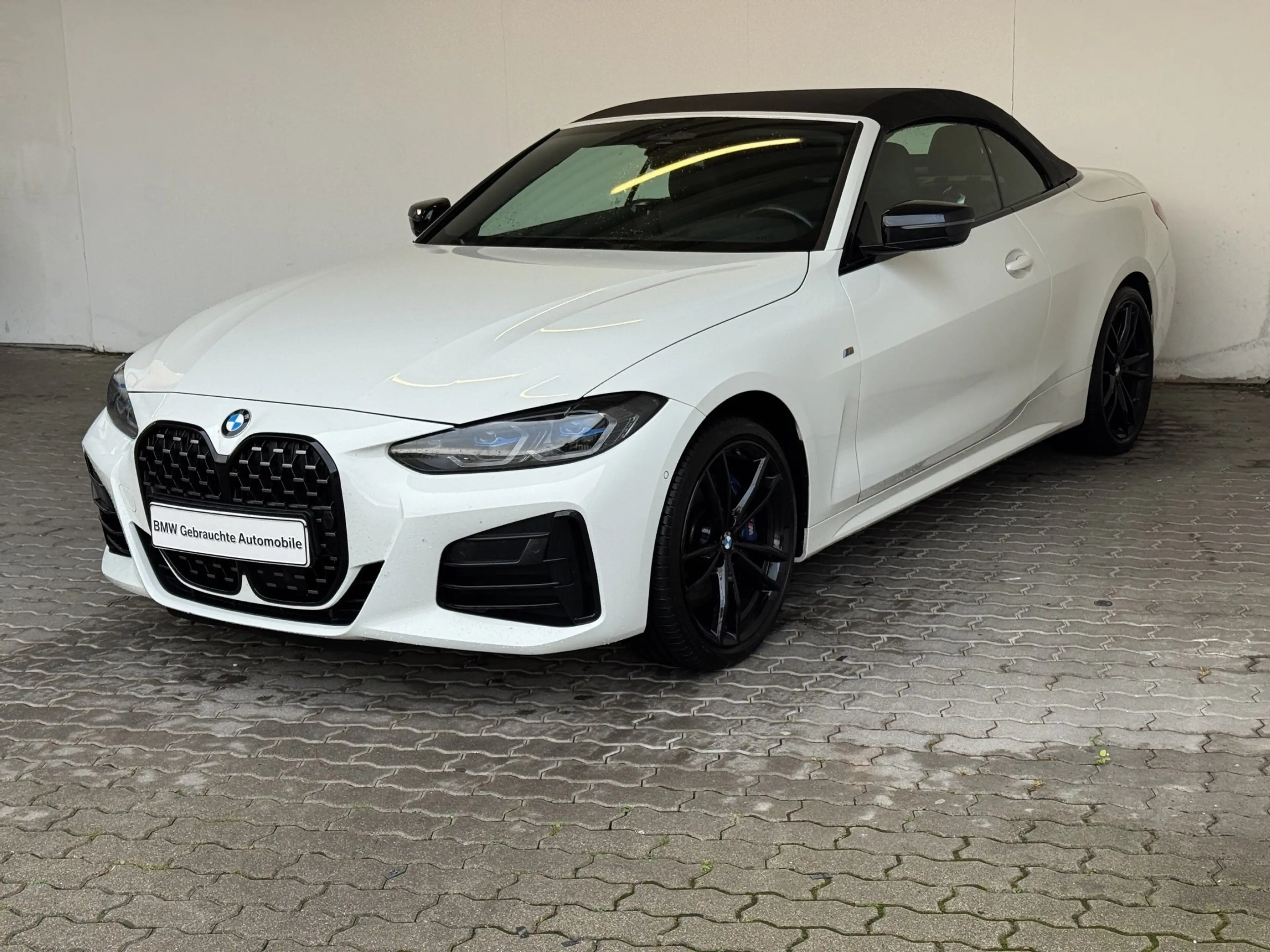 BMW M4 i xDrive Cabrio — photo 2