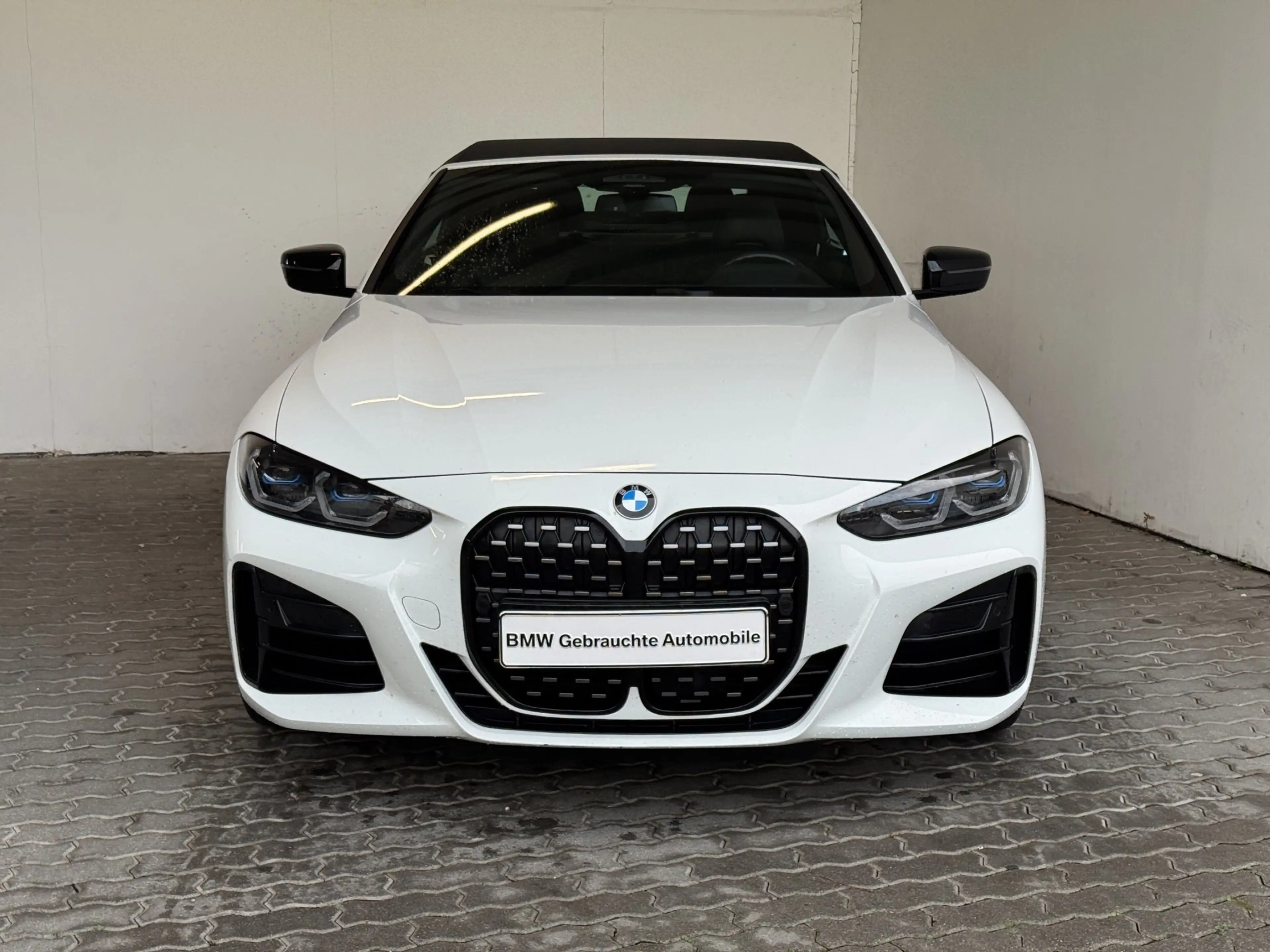 BMW M4 i xDrive Cabrio — photo 3