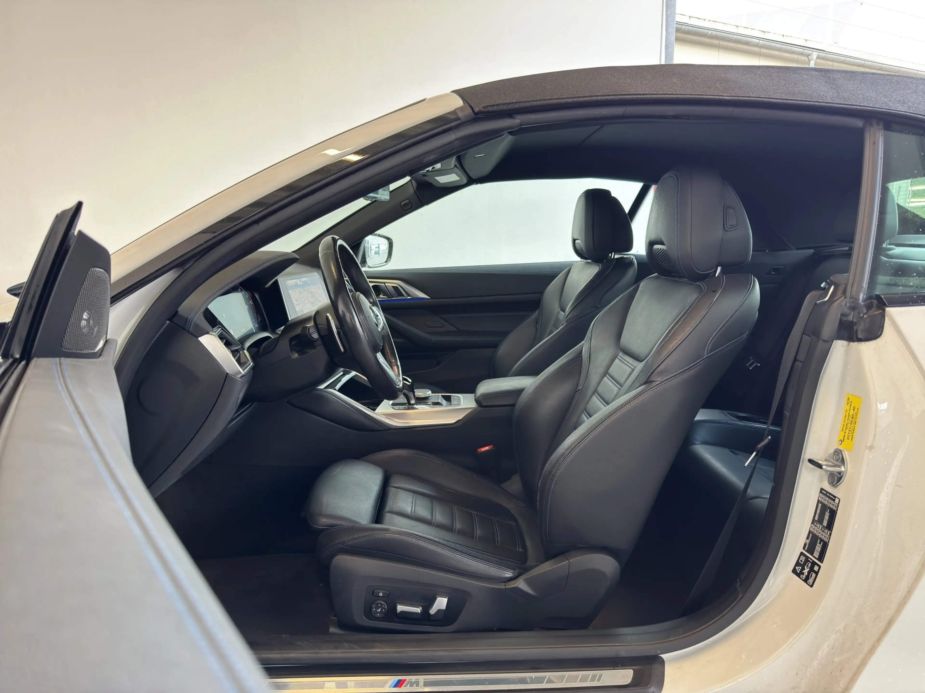 BMW M4 i xDrive Cabrio — photo 9