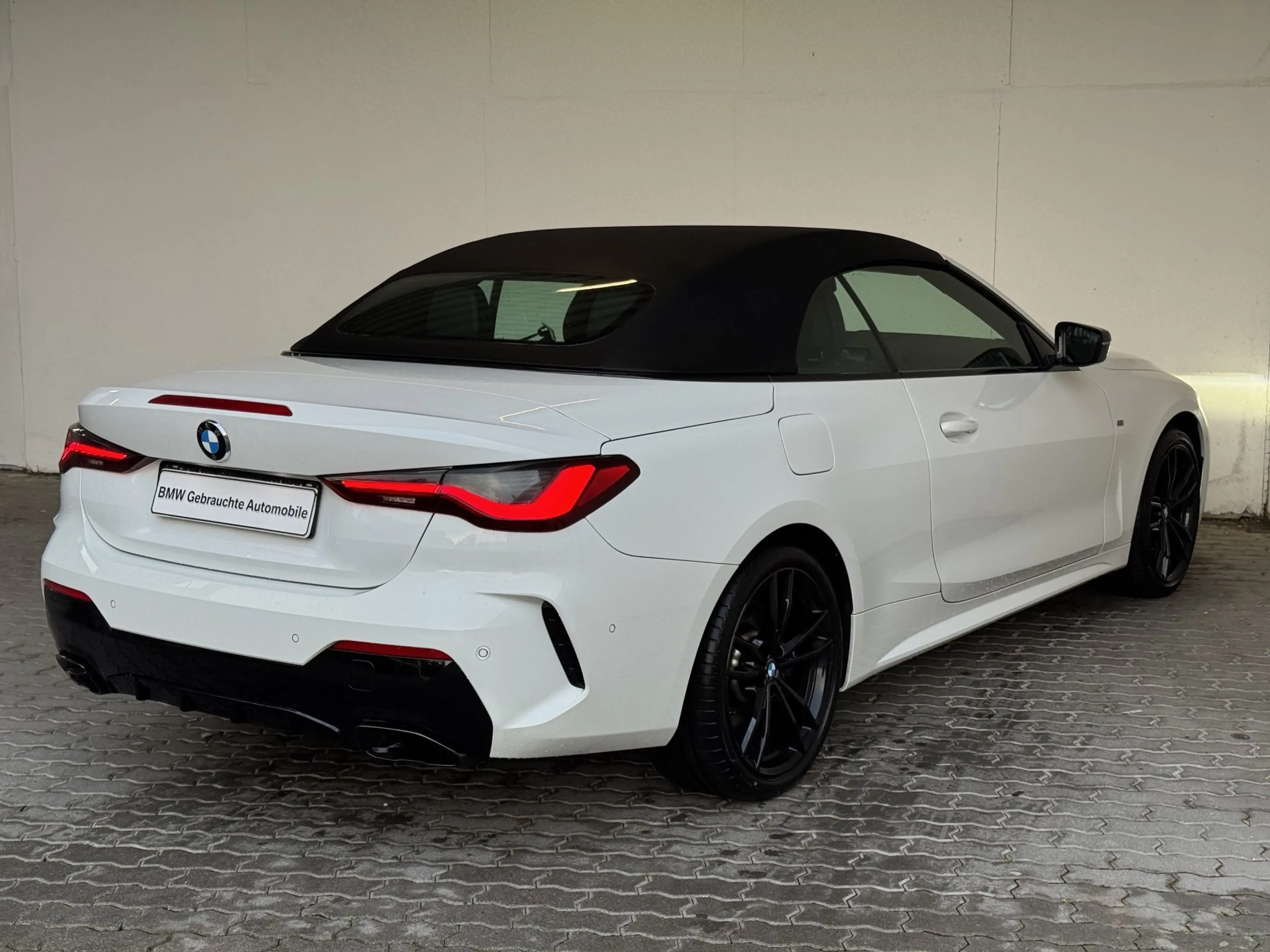 BMW M4 i xDrive Cabrio — photo 5