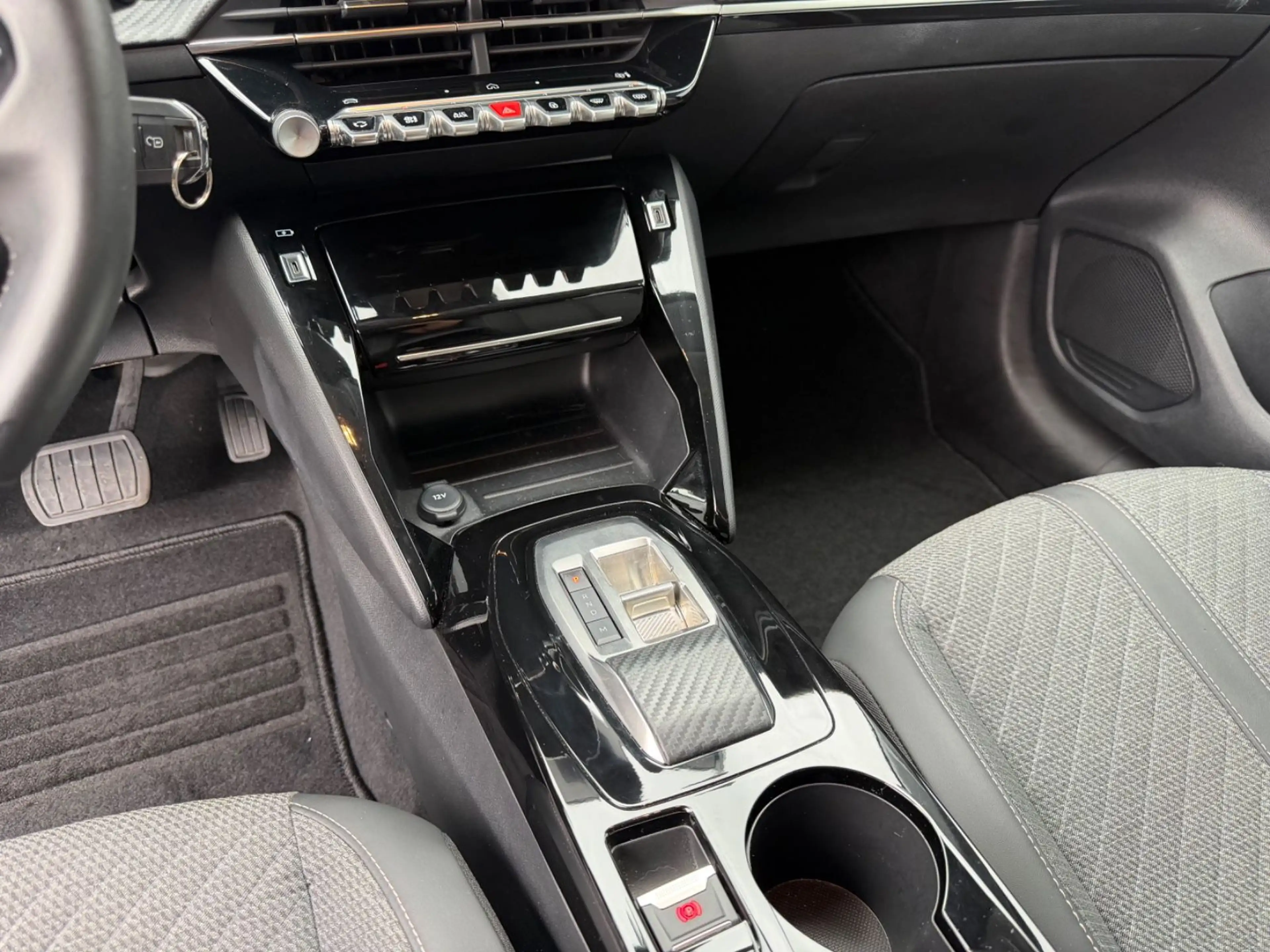 Peugeot 208 Allure *Automatik* — photo 13