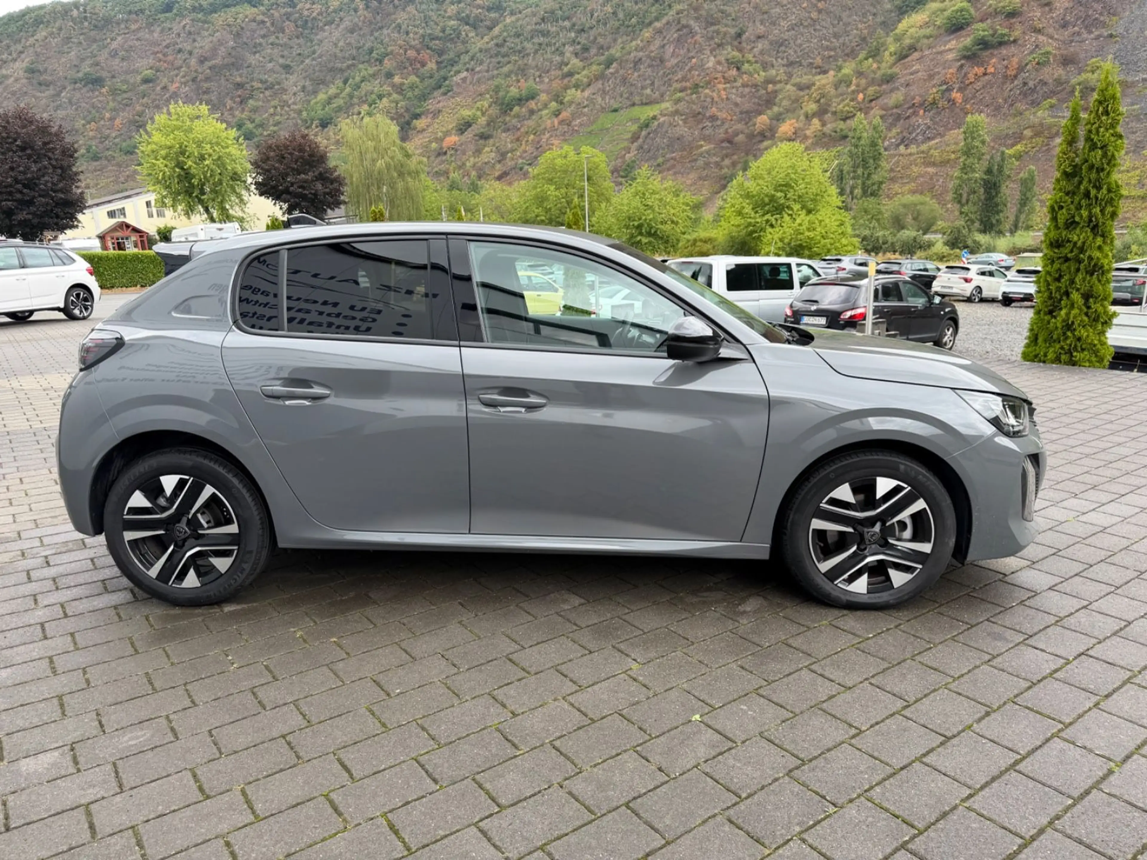 Peugeot 208 Allure *Automatik* — photo 4