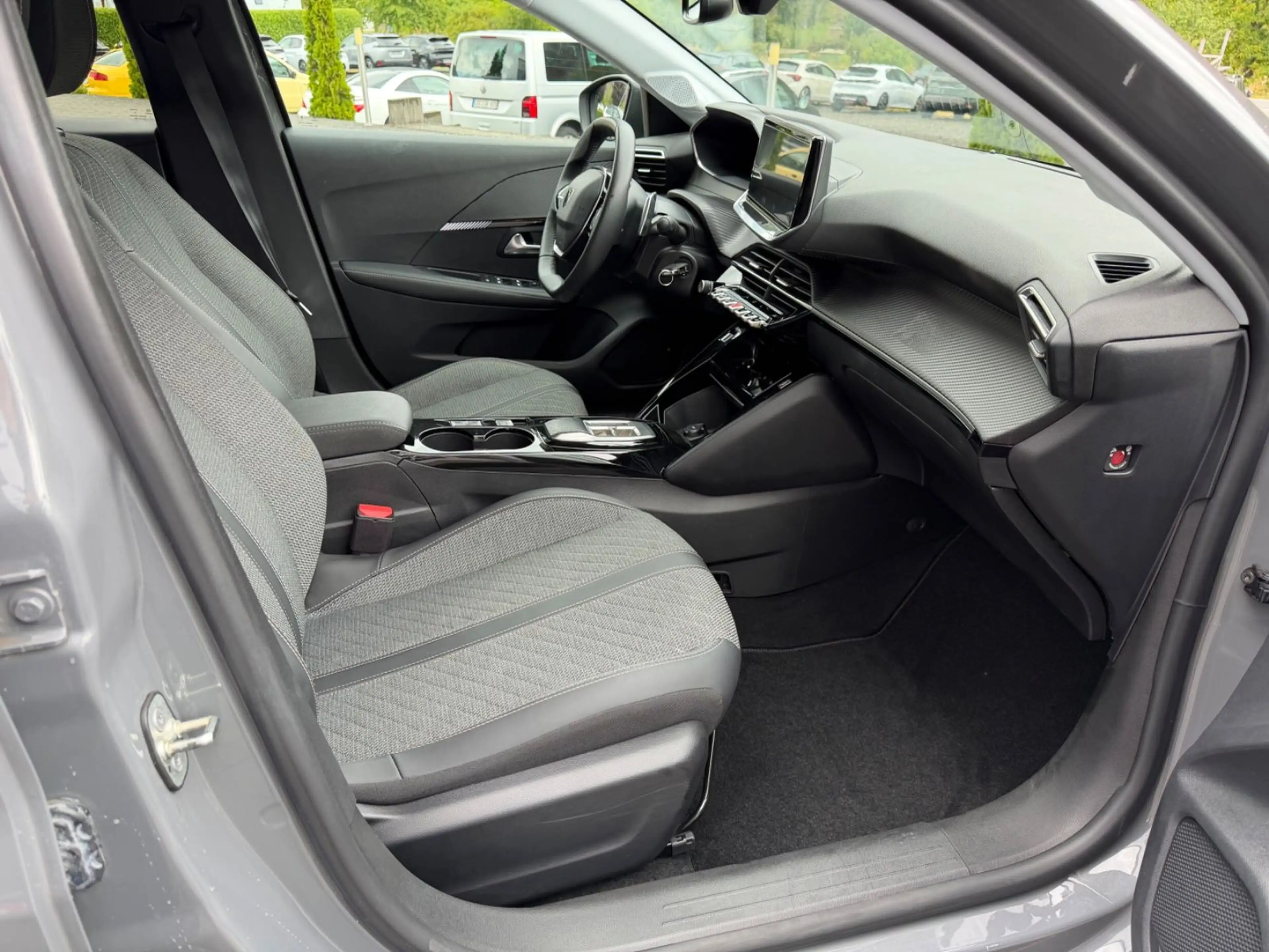 Peugeot 208 Allure *Automatik* — photo 6