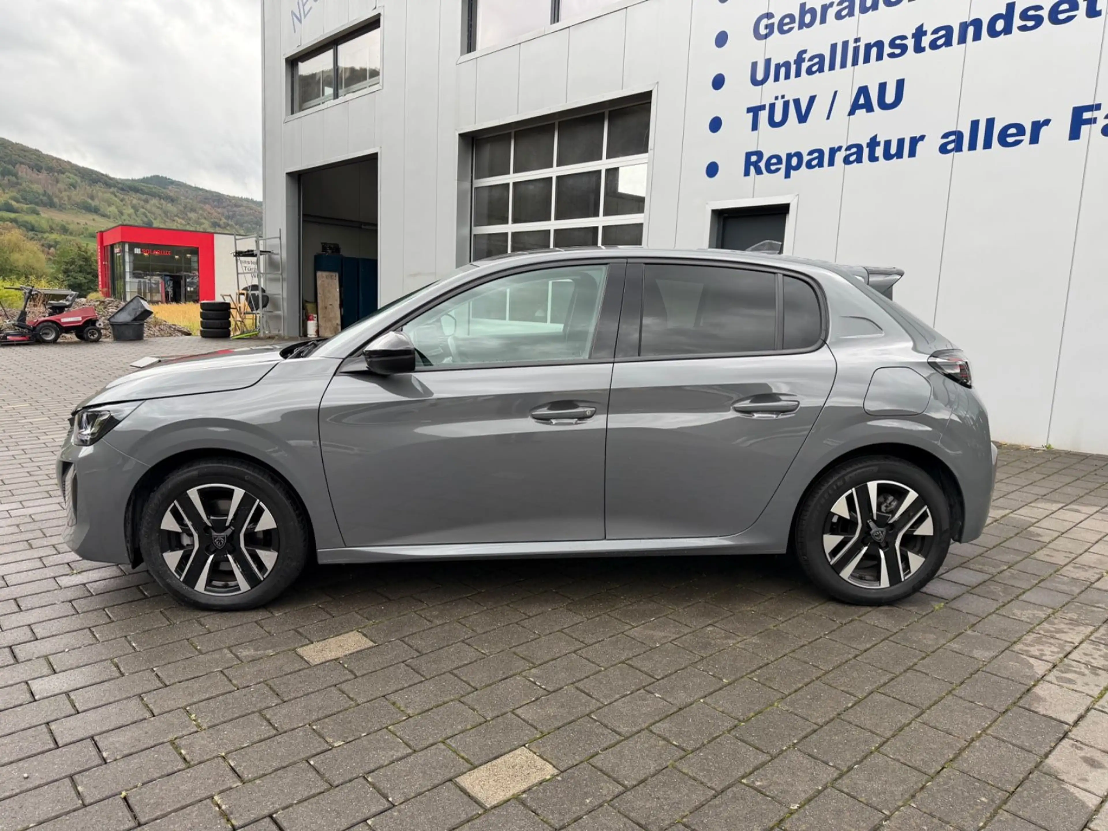 Peugeot 208 Allure *Automatik* — photo 2