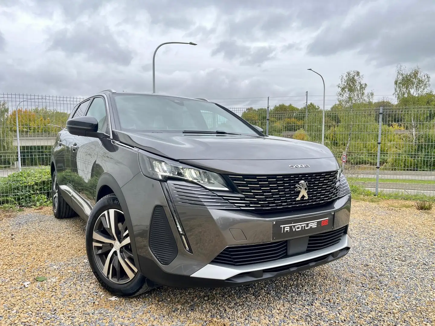 Peugeot 5008 1.5 BlueHDi Allure Pack 7Pl./LED/NAV/CARPLAY/CAMER Gris - 1