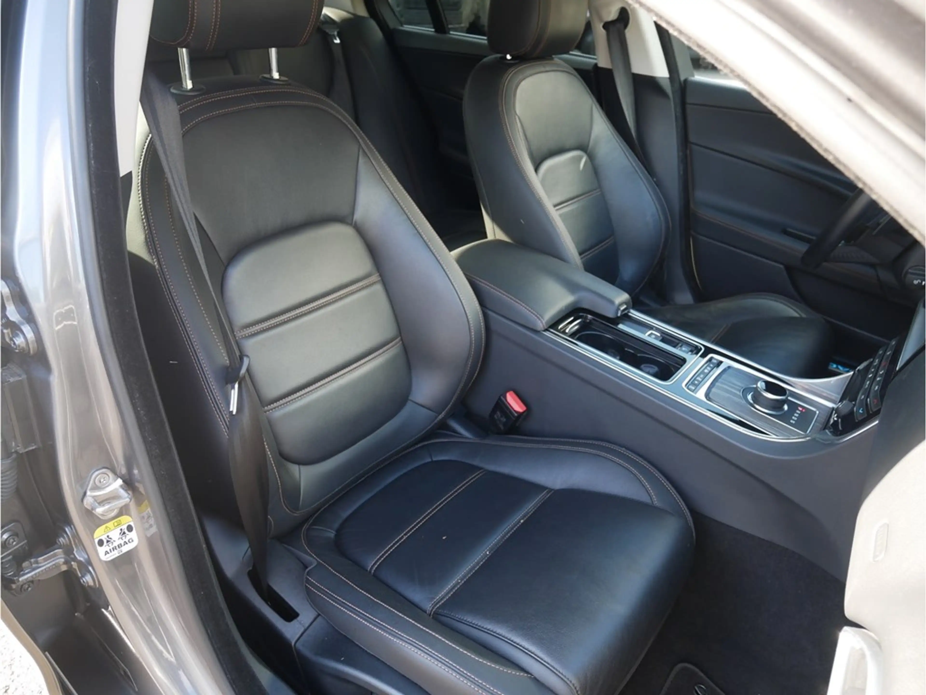 Jaguar XE 2.0D Pure E-Performance AUT 163cv — photo 5